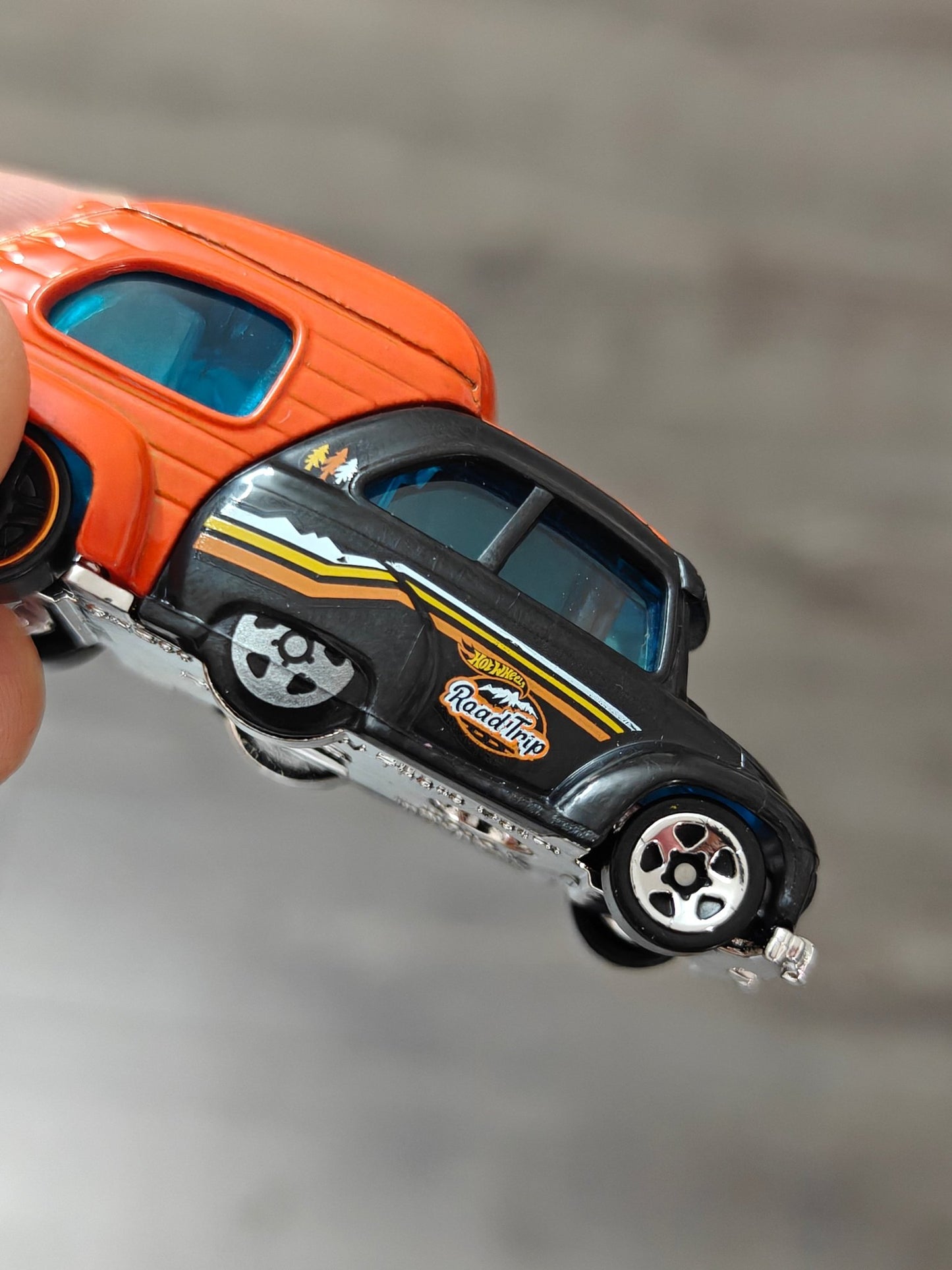 Hot Wheels RV There Yet (Uncarded) - Kinder Logs