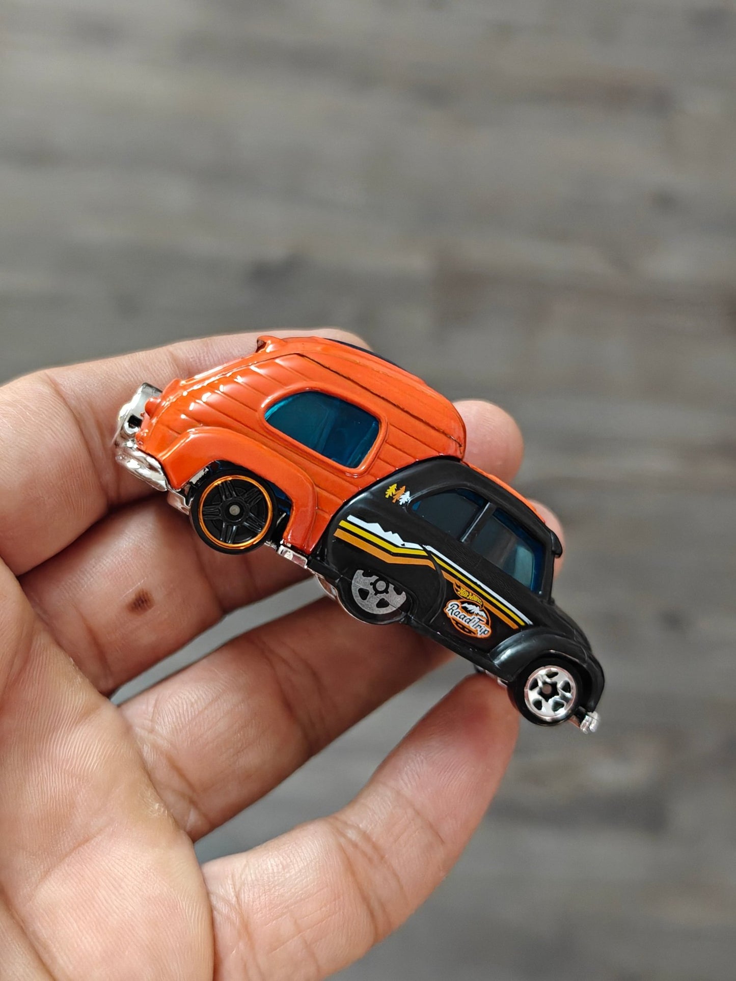 Hot Wheels RV There Yet (Uncarded) - Kinder Logs