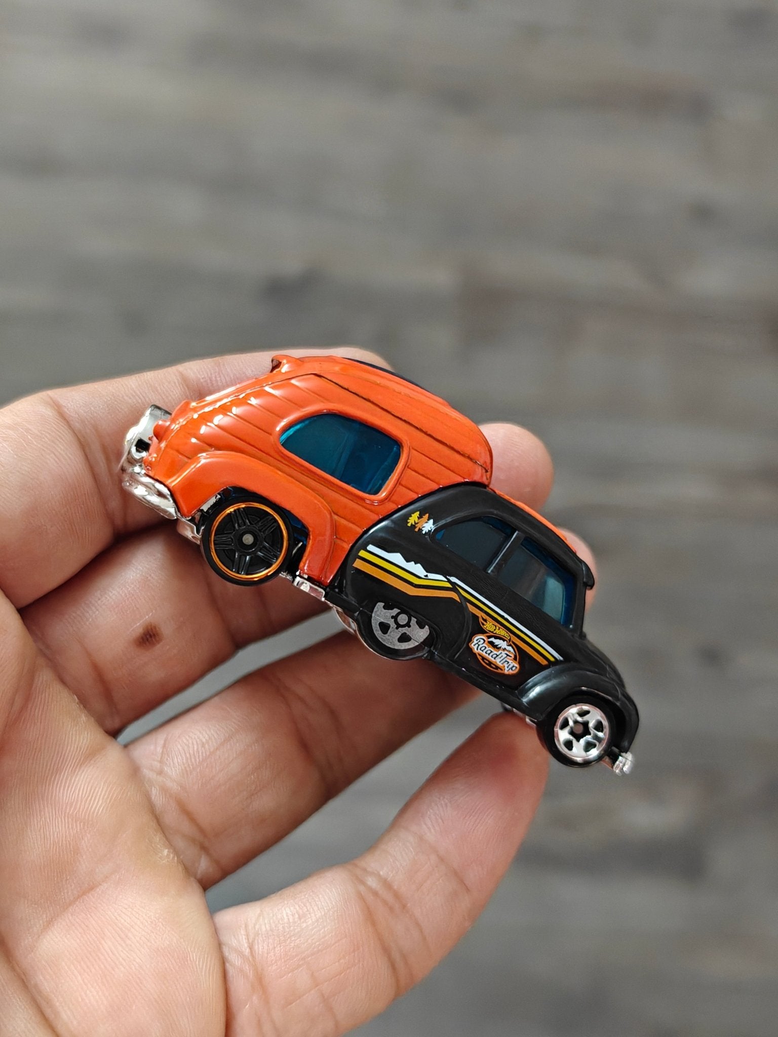 Hot Wheels RV There Yet (Uncarded) - Kinder Logs