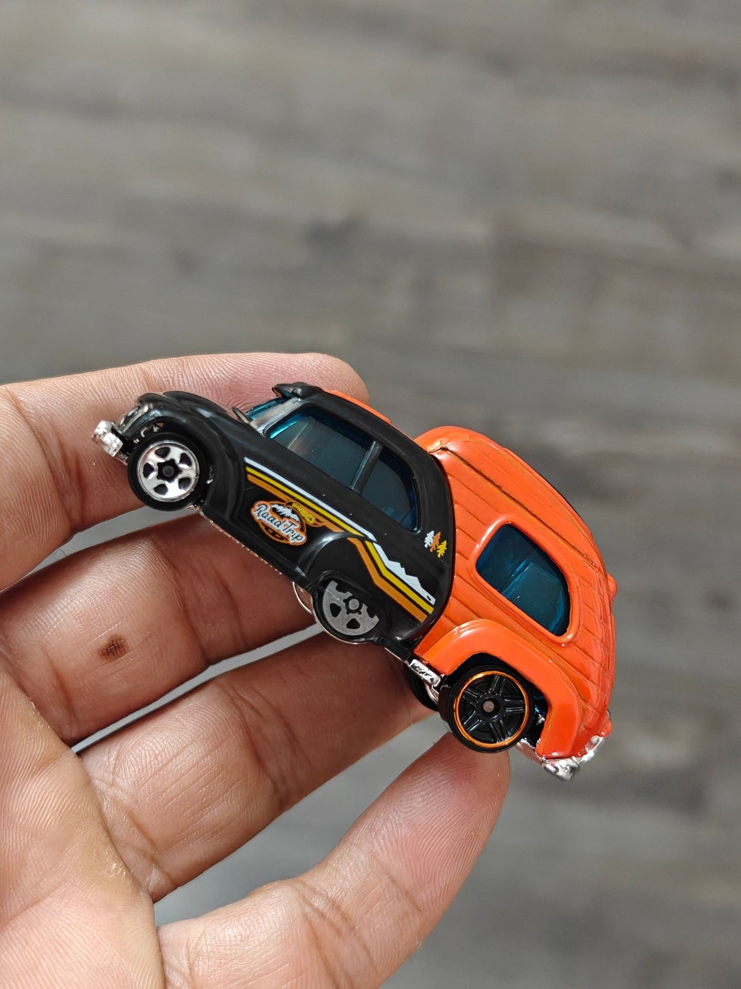 Hot Wheels RV There Yet (Uncarded) - Kinder Logs