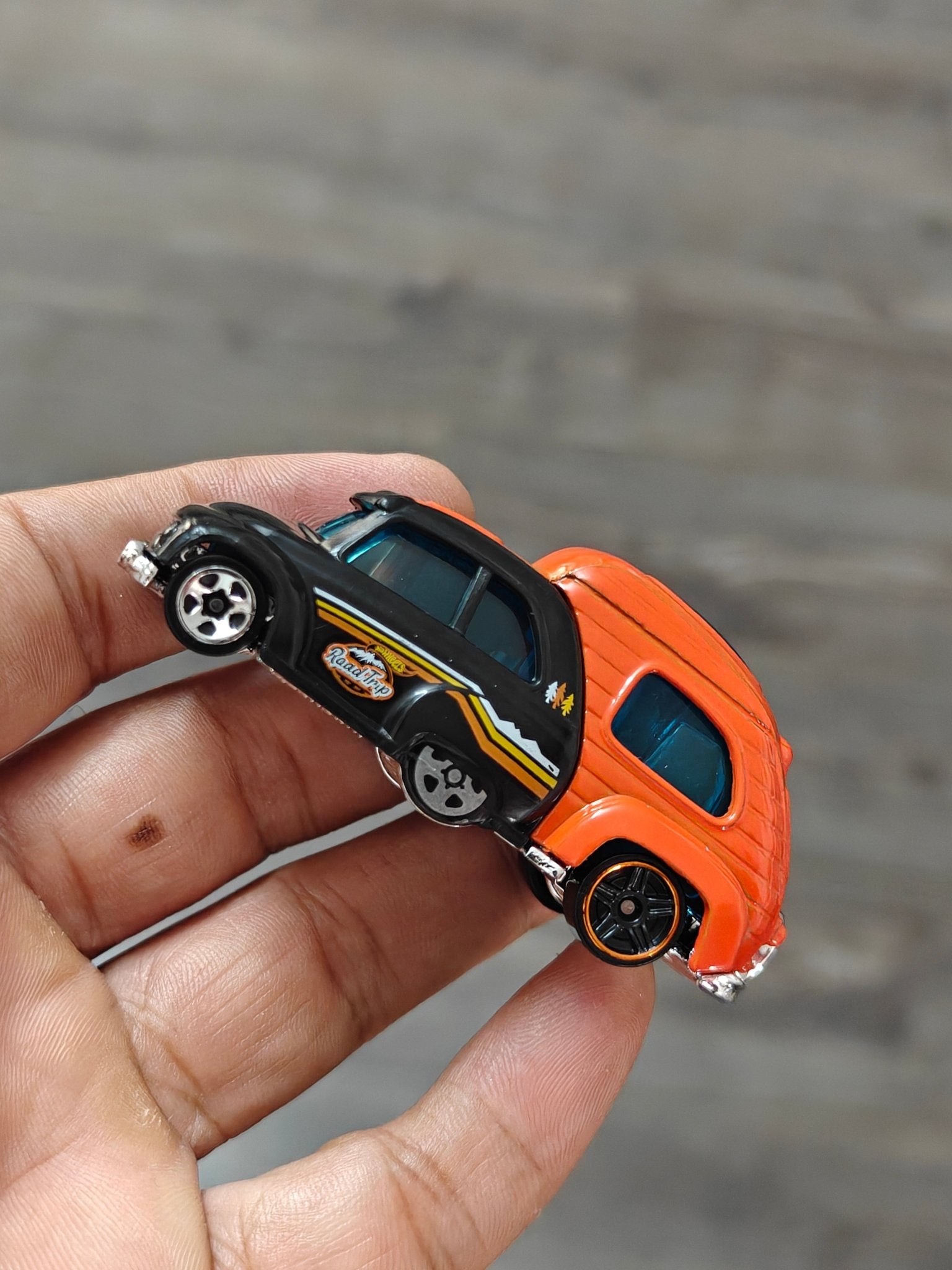 Hot Wheels RV There Yet (Uncarded) - Kinder Logs