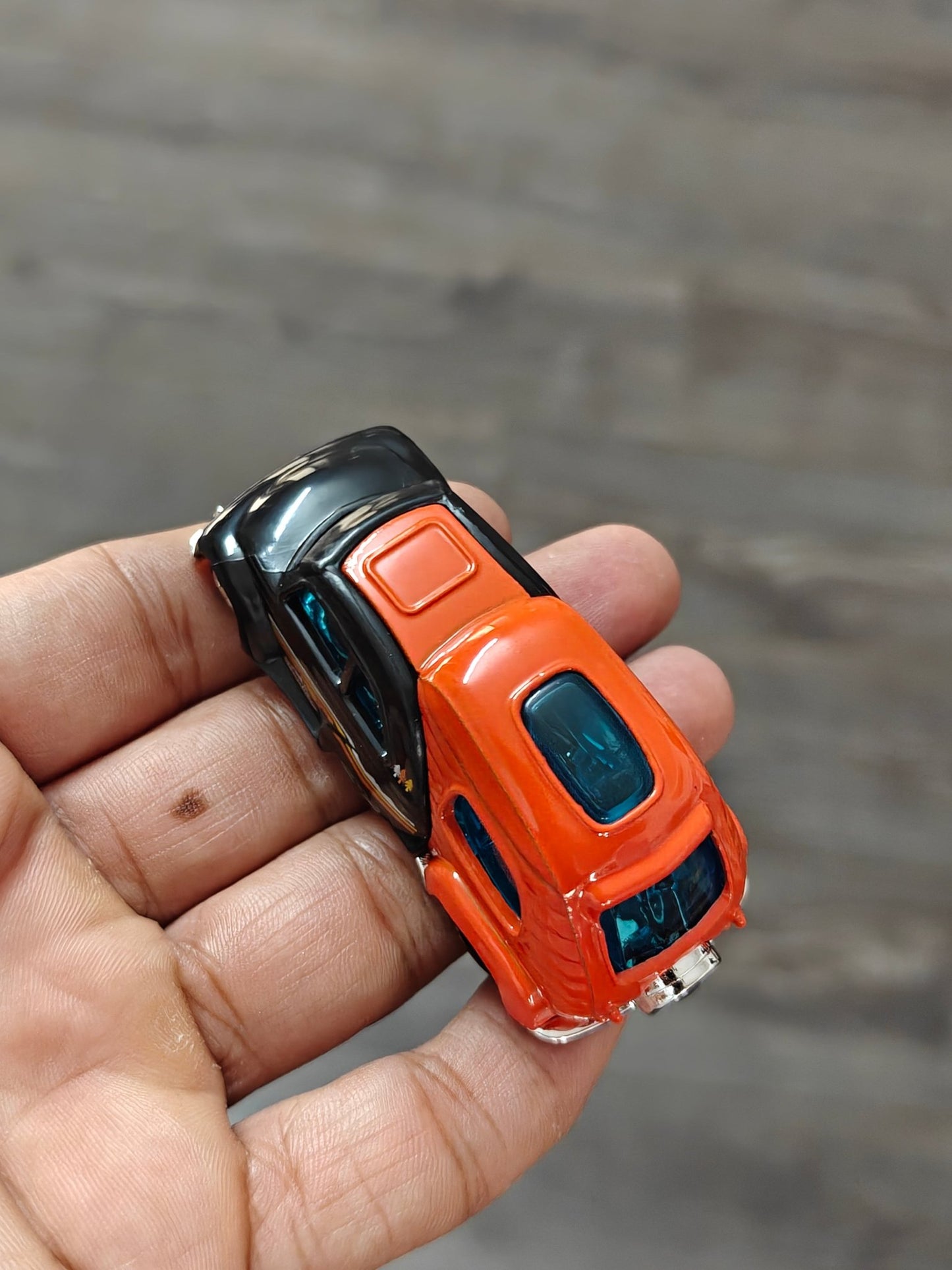 Hot Wheels RV There Yet (Uncarded) - Kinder Logs