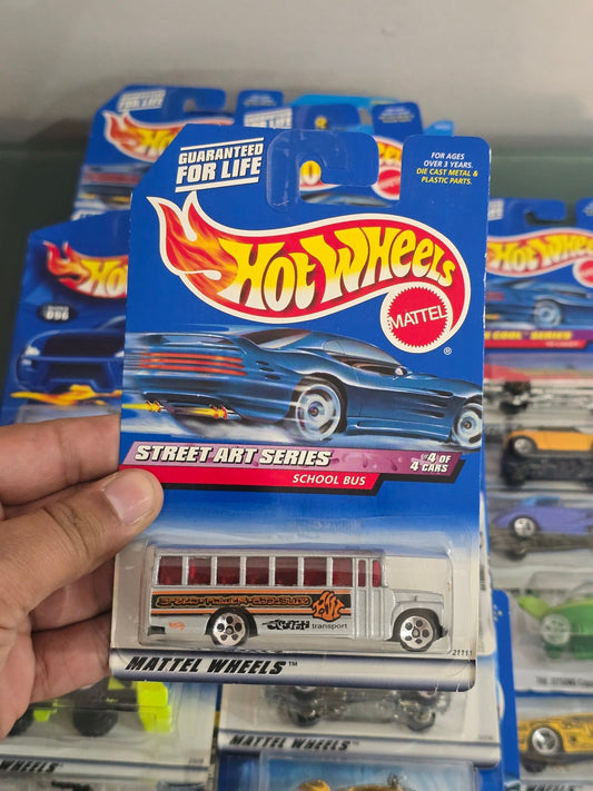 Hot Wheels School Bus - Street Art Series (Old Card) - Kinder Logs