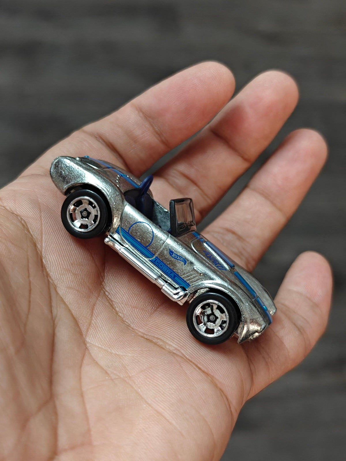 Hot Wheels Shelby Cobra 427 S/C - Chrome Silver (Uncarded - New) - Kinder Logs