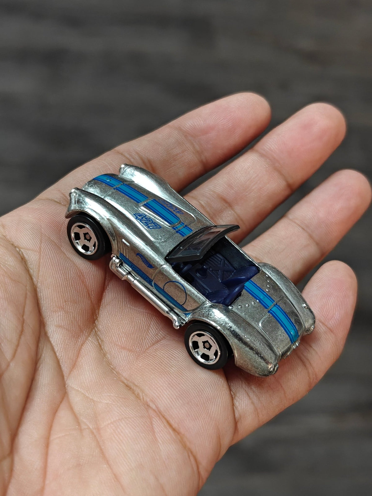 Hot Wheels Shelby Cobra 427 S/C - Chrome Silver (Uncarded - New) - Kinder Logs