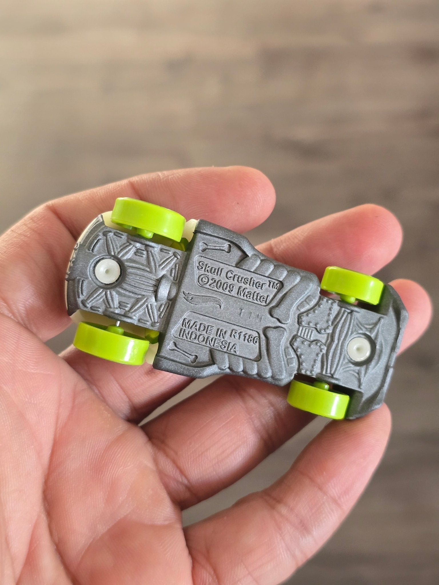 Hot Wheels Skull Crusher - Glow In The Dark Car (Uncarded - New) - Kinder Logs