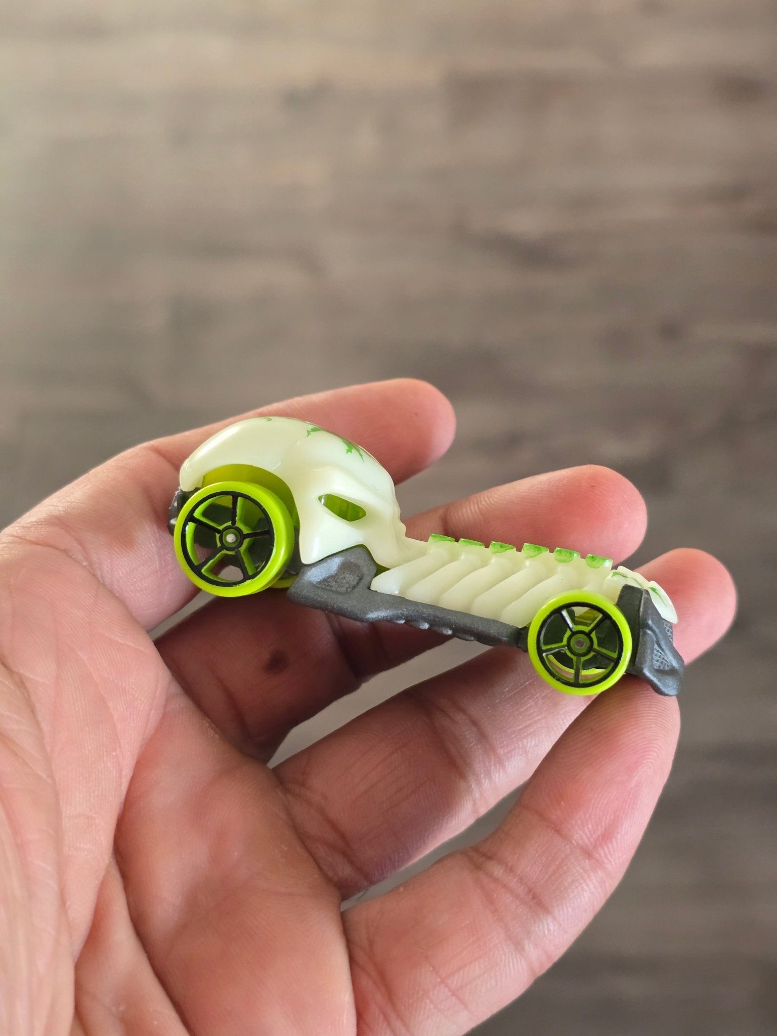 Hot Wheels Skull Crusher - Glow In The Dark Car (Uncarded - New) - Kinder Logs
