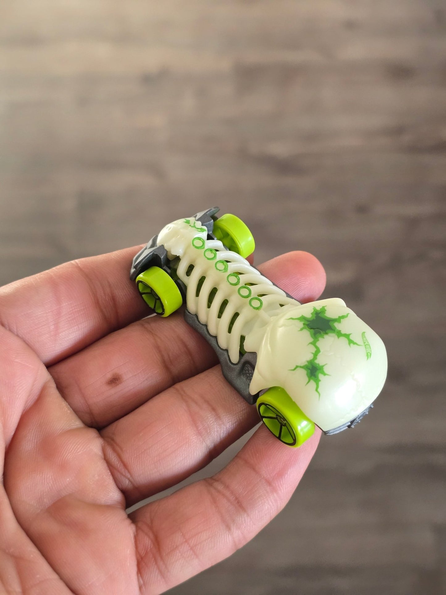 Hot Wheels Skull Crusher - Glow In The Dark Car (Uncarded - New) - Kinder Logs