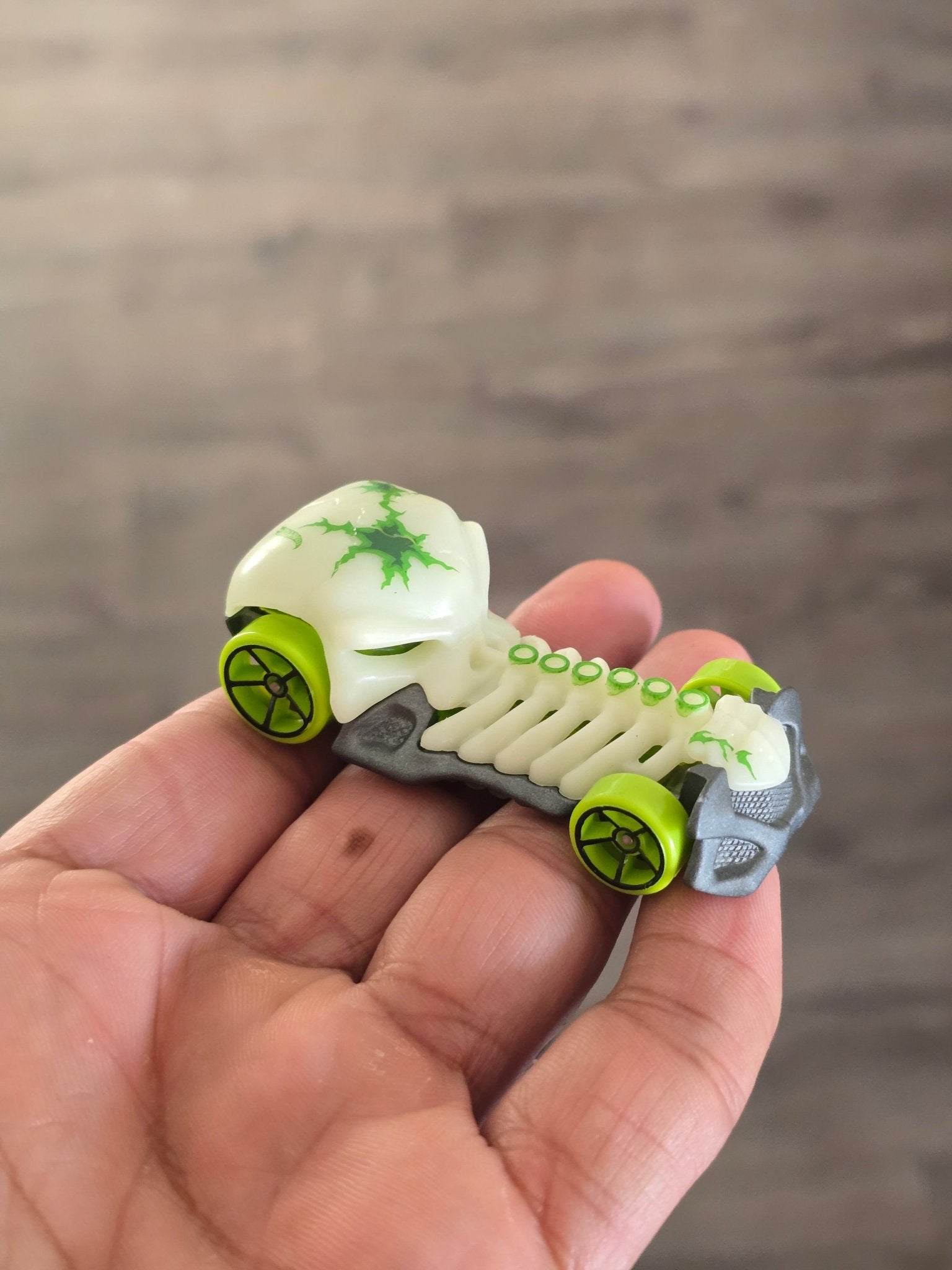 Hot Wheels Skull Crusher - Glow In The Dark Car (Uncarded - New) - Kinder Logs