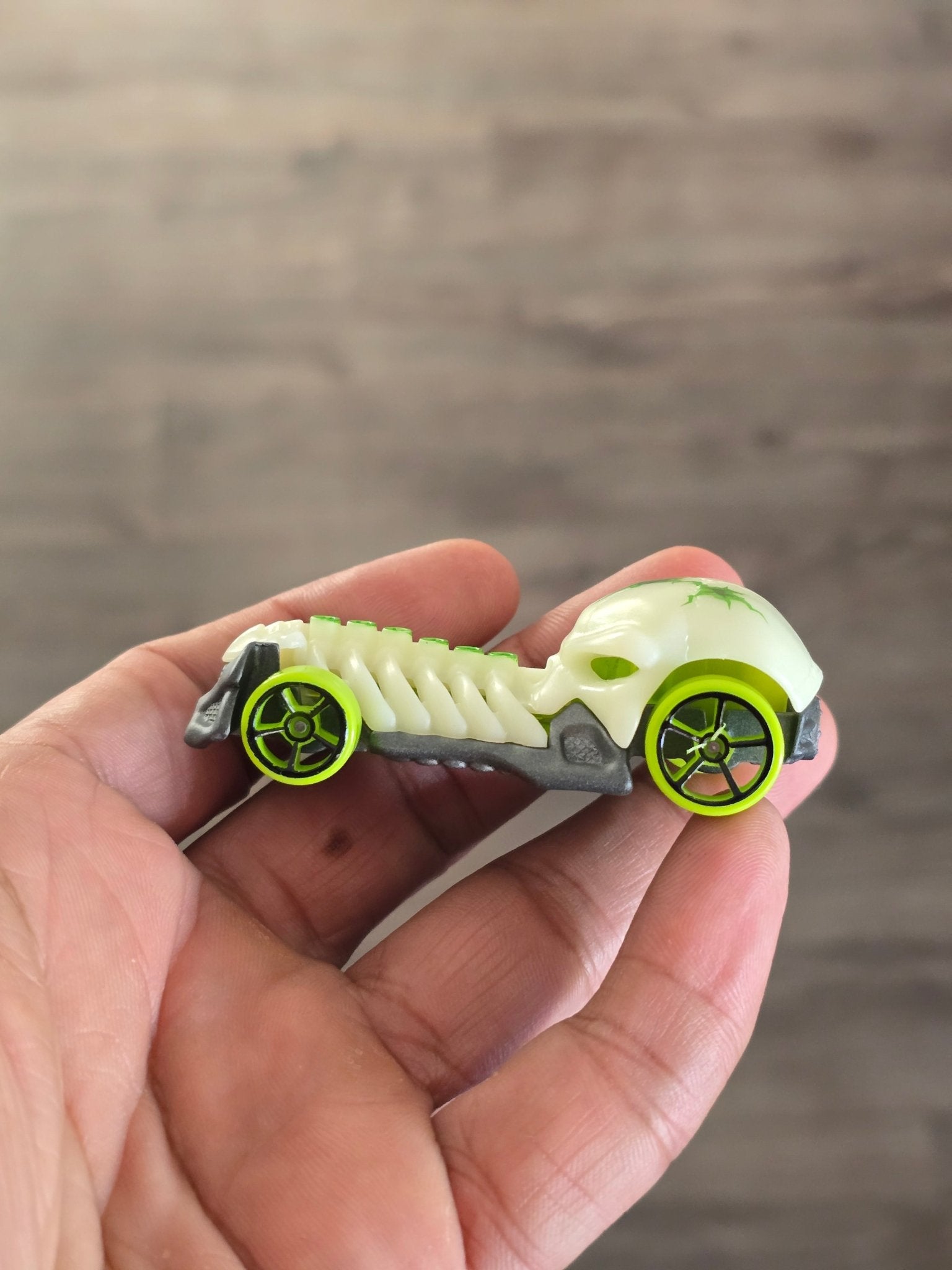 Hot Wheels Skull Crusher - Glow In The Dark Car (Uncarded - New) - Kinder Logs