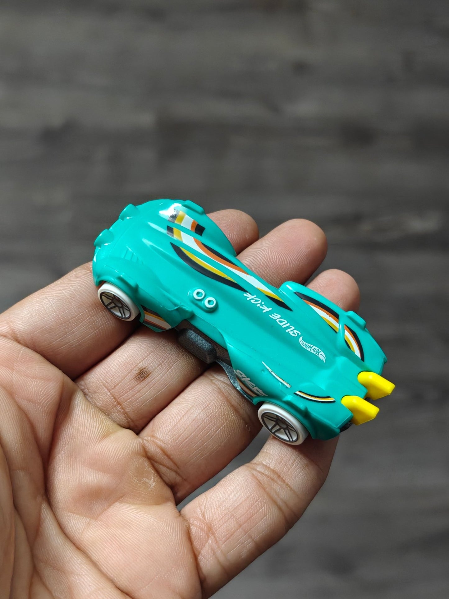 Hot Wheels Slide Kick (Uncarded - New) - Kinder Logs