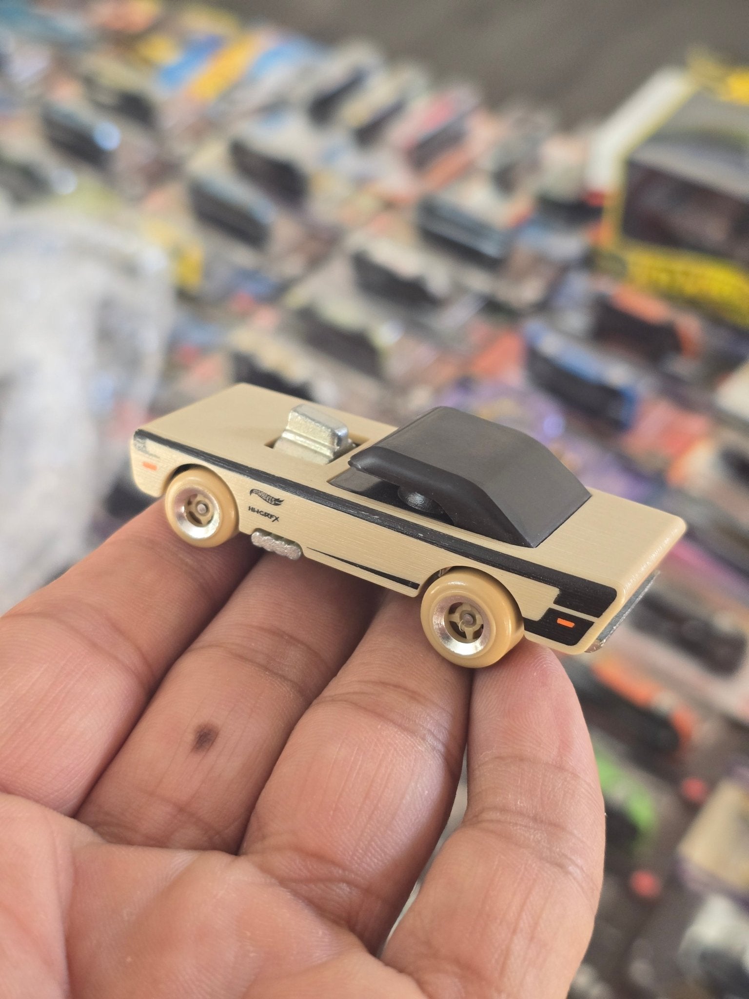Hot Wheels Small Bloc (Uncarded) - Kinder Logs