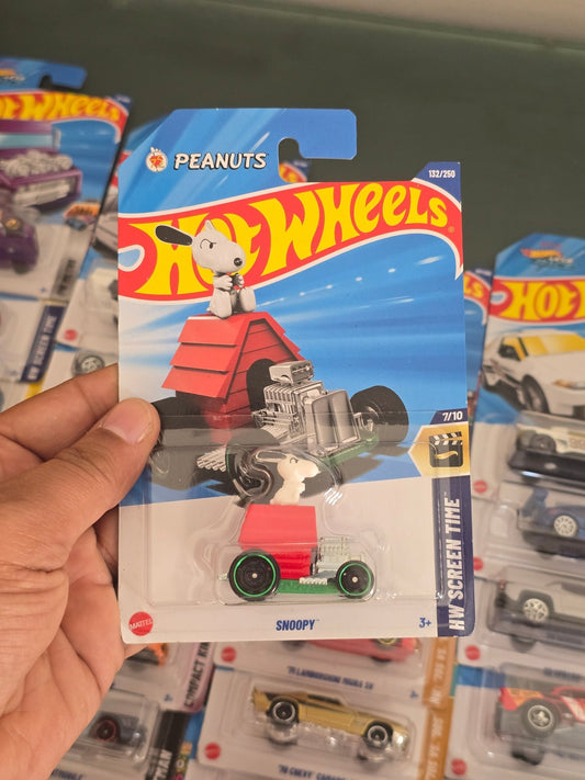 Hot Wheels Snoopy Peanuts Car (Imported) - Kinder Logs