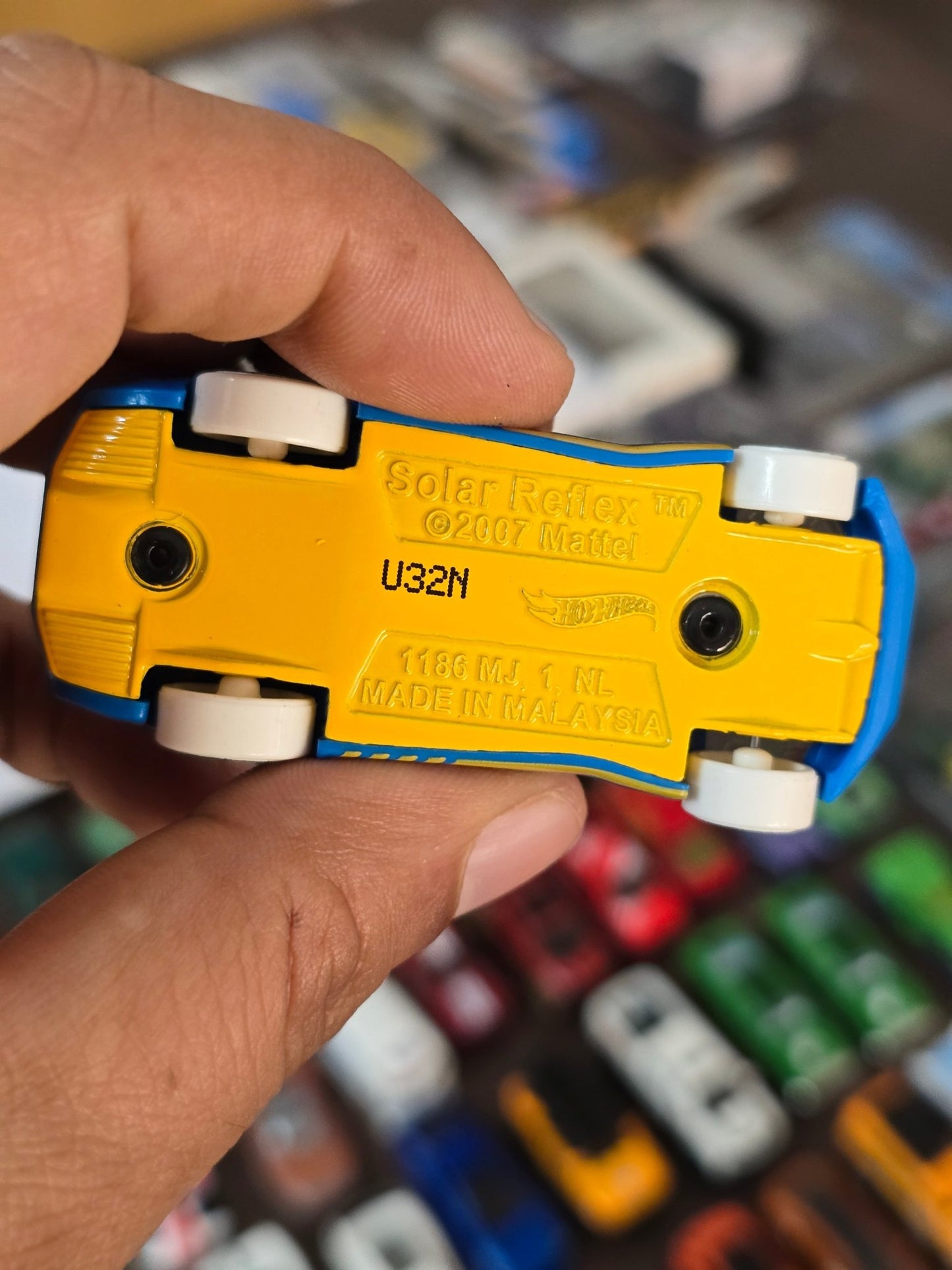 Hot Wheels Solar Reflex - Blue (Uncarded - New) - Kinder Logs