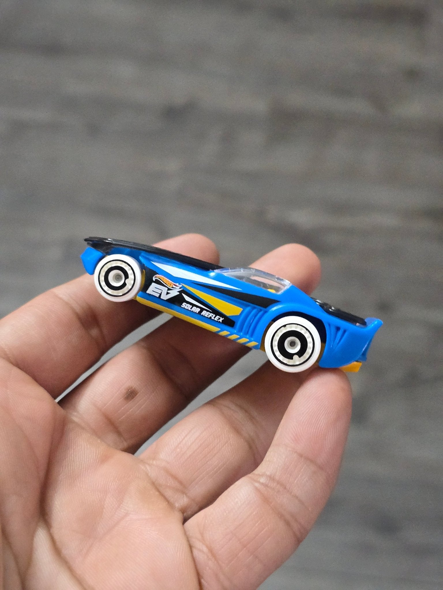 Hot Wheels Solar Reflex - Blue (Uncarded - New) - Kinder Logs