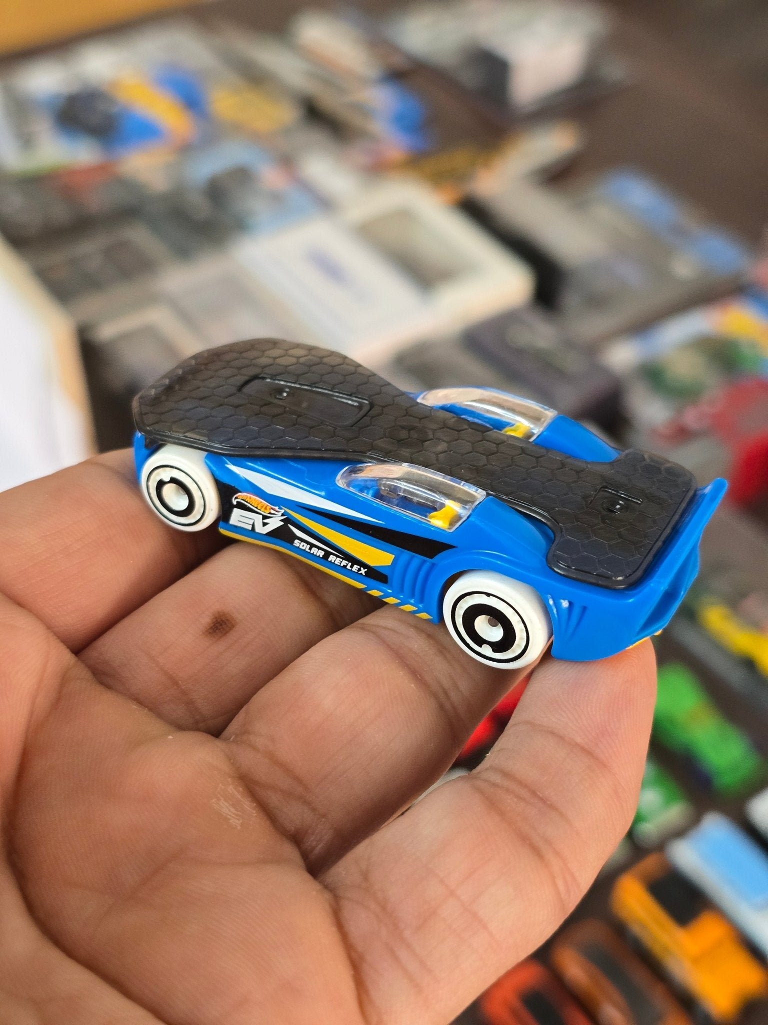 Hot Wheels Solar Reflex - Blue (Uncarded - New) - Kinder Logs