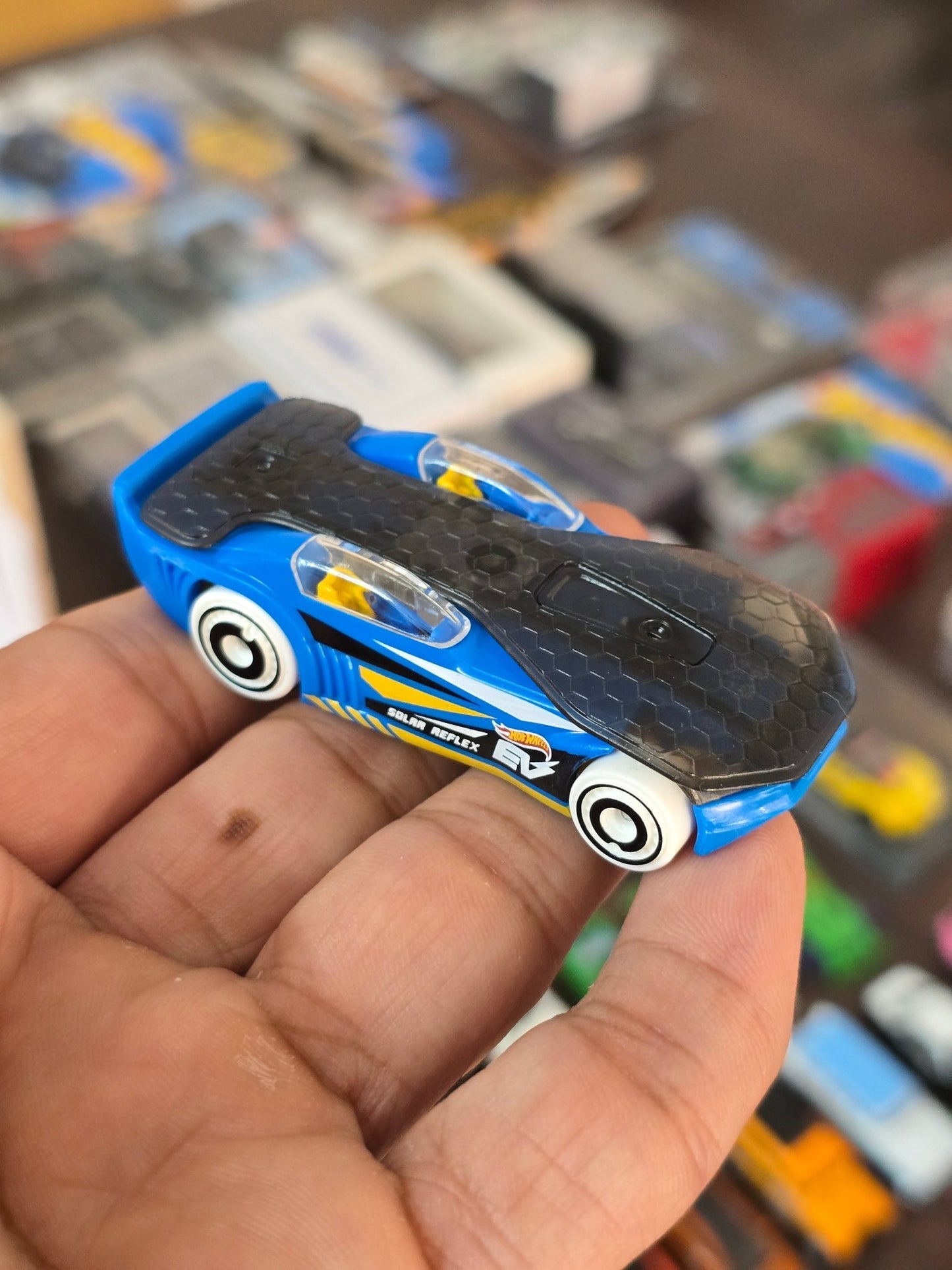 Hot Wheels Solar Reflex - Blue (Uncarded - New) - Kinder Logs