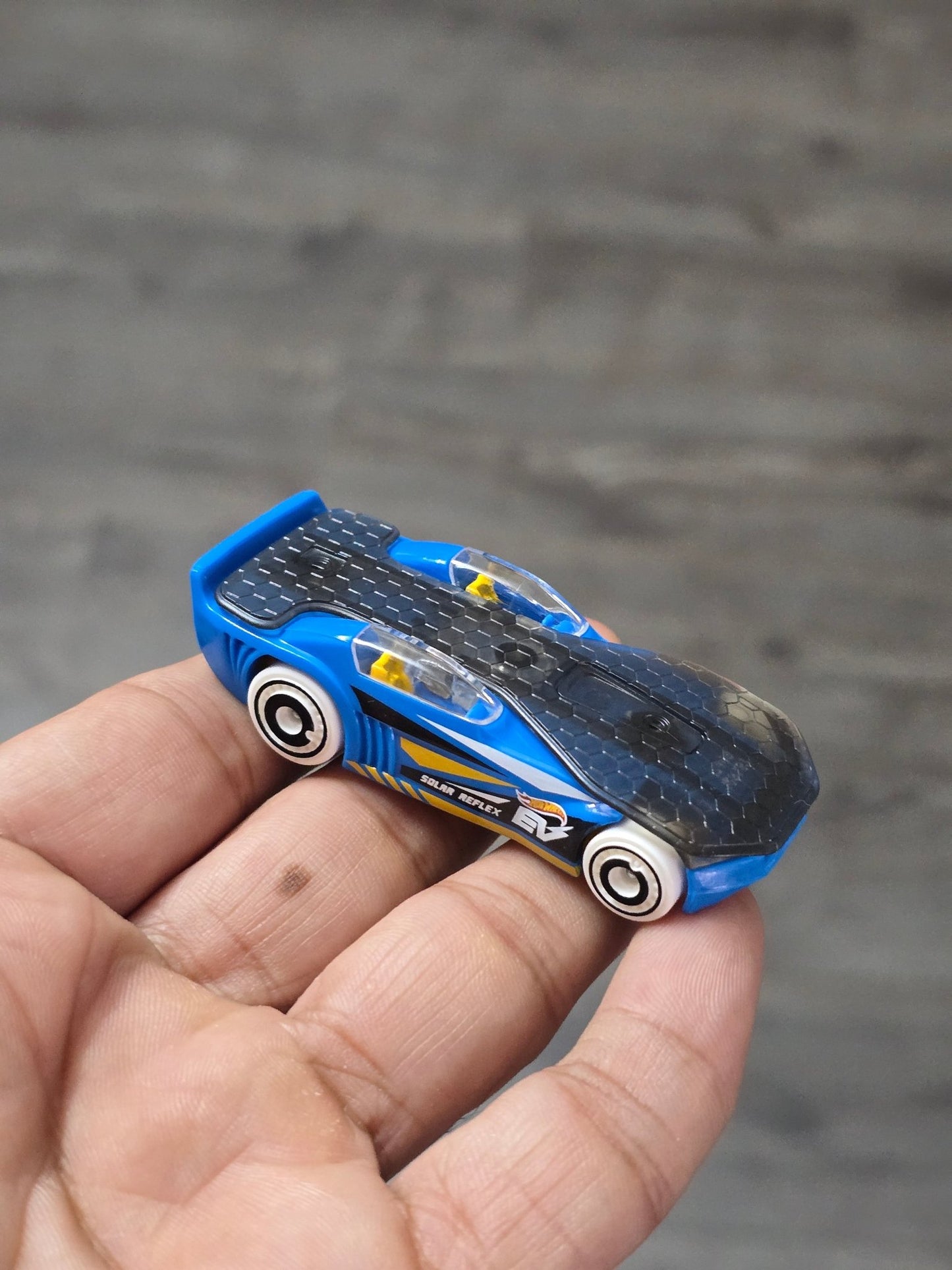 Hot Wheels Solar Reflex - Blue (Uncarded - New) - Kinder Logs