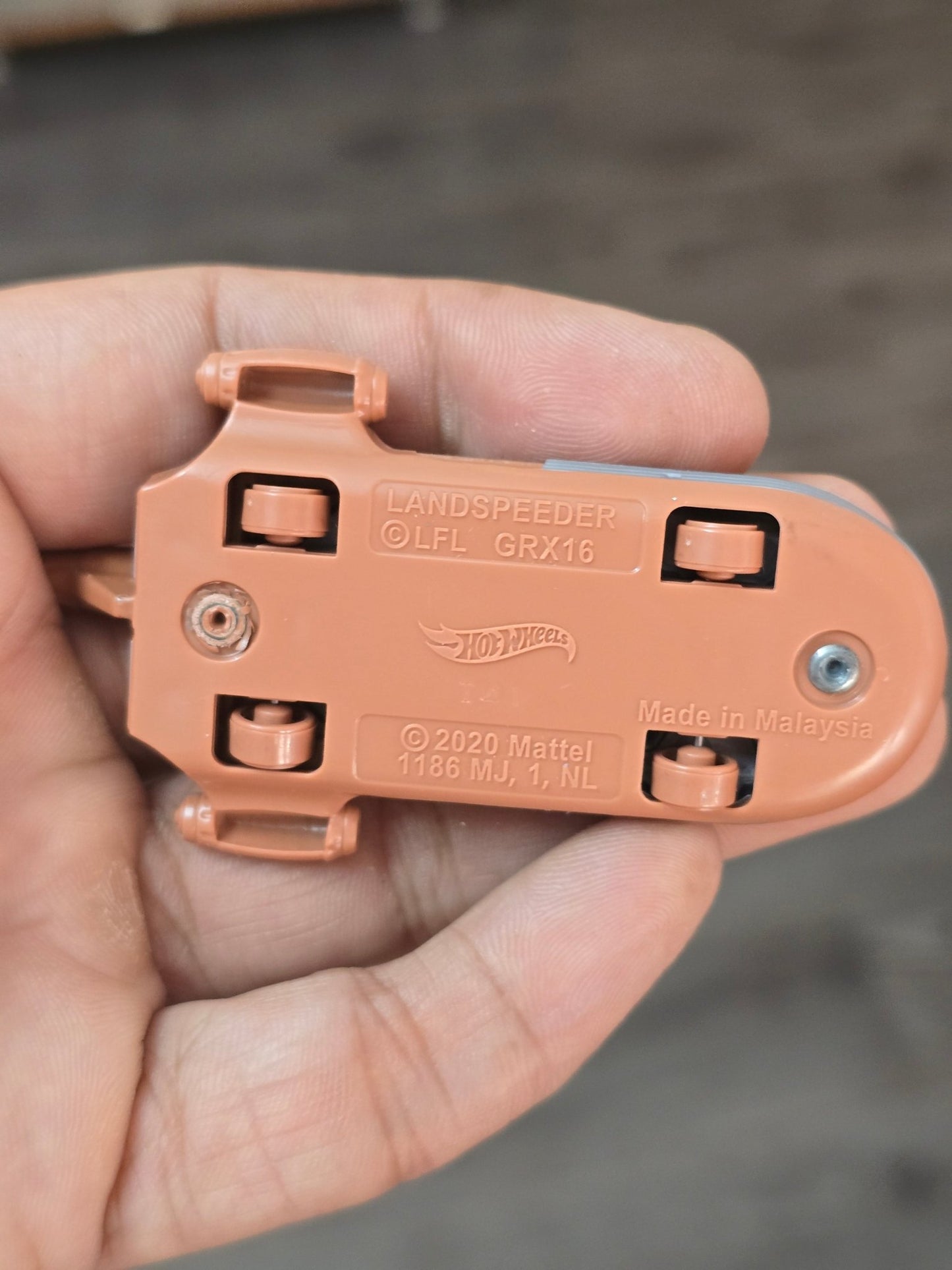 Hot Wheels Star Wars X - 34 Landspeeder (Uncarded - New) - Kinder Logs