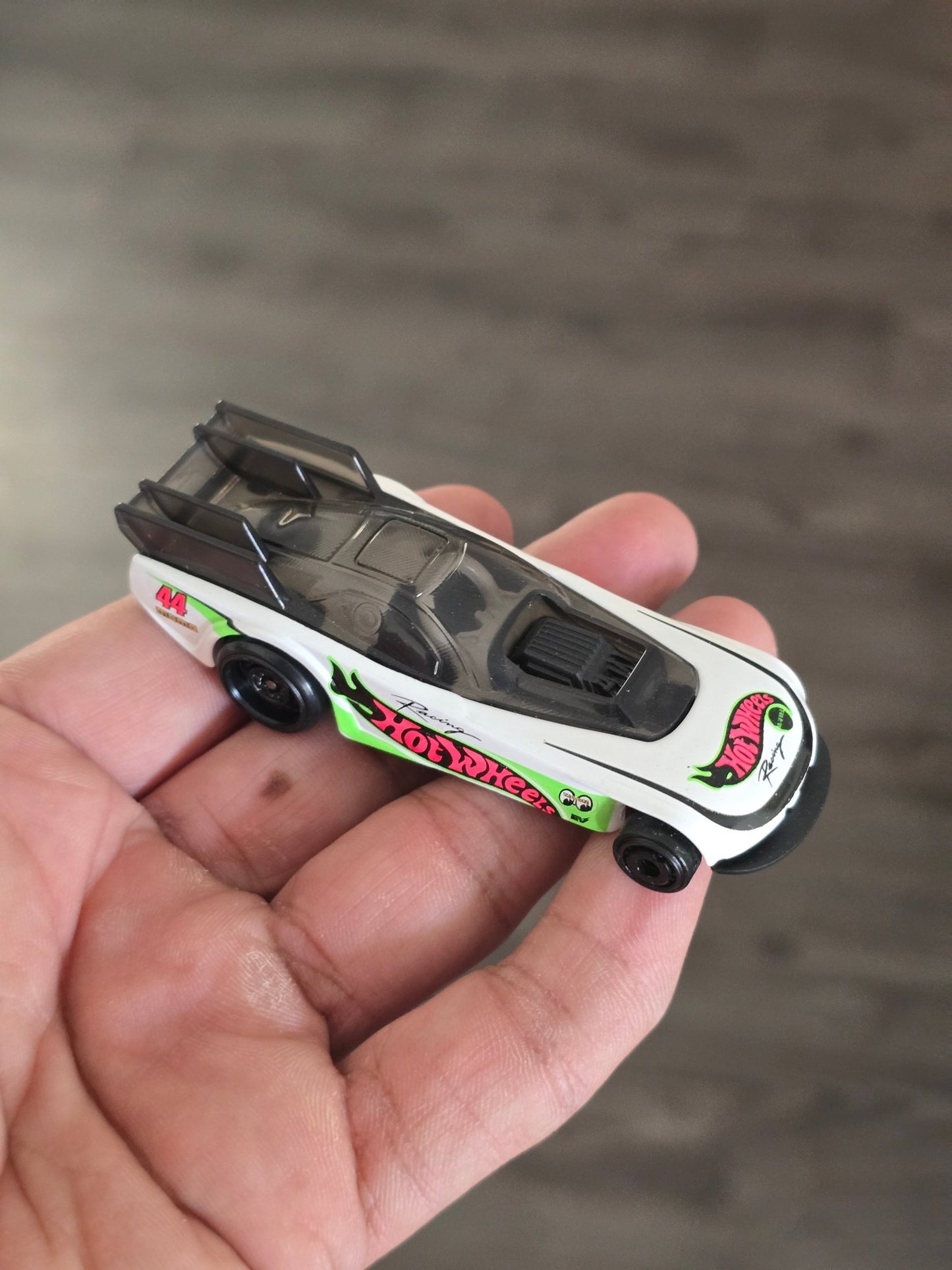 Hot Wheels Supercharged Car (Uncarded - New) - Kinder Logs