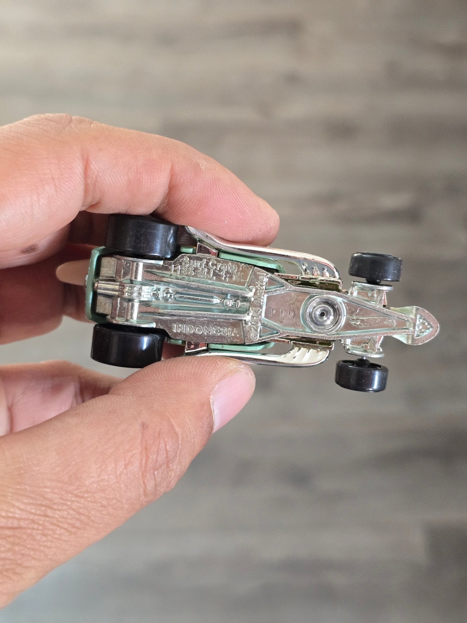 Hot Wheels Surf Crate (Uncarded - New) - Kinder Logs