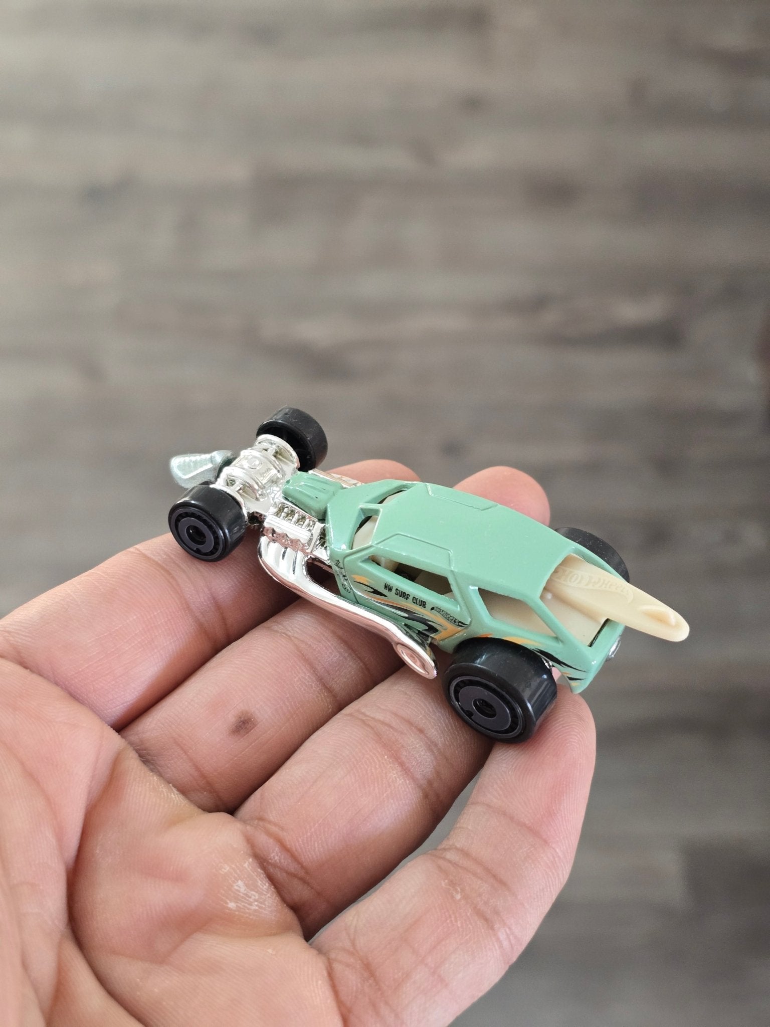 Hot Wheels Surf Crate (Uncarded - New) - Kinder Logs