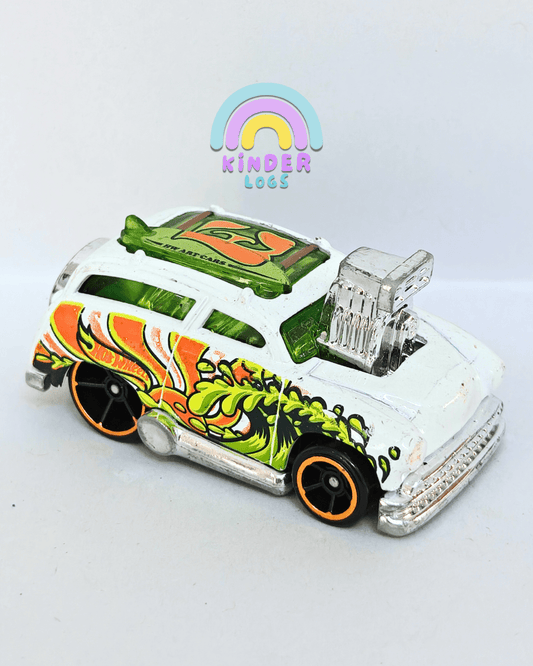 Hot Wheels Surf 'N' Turf - White (Pre - Owned Car) - Kinder Logs