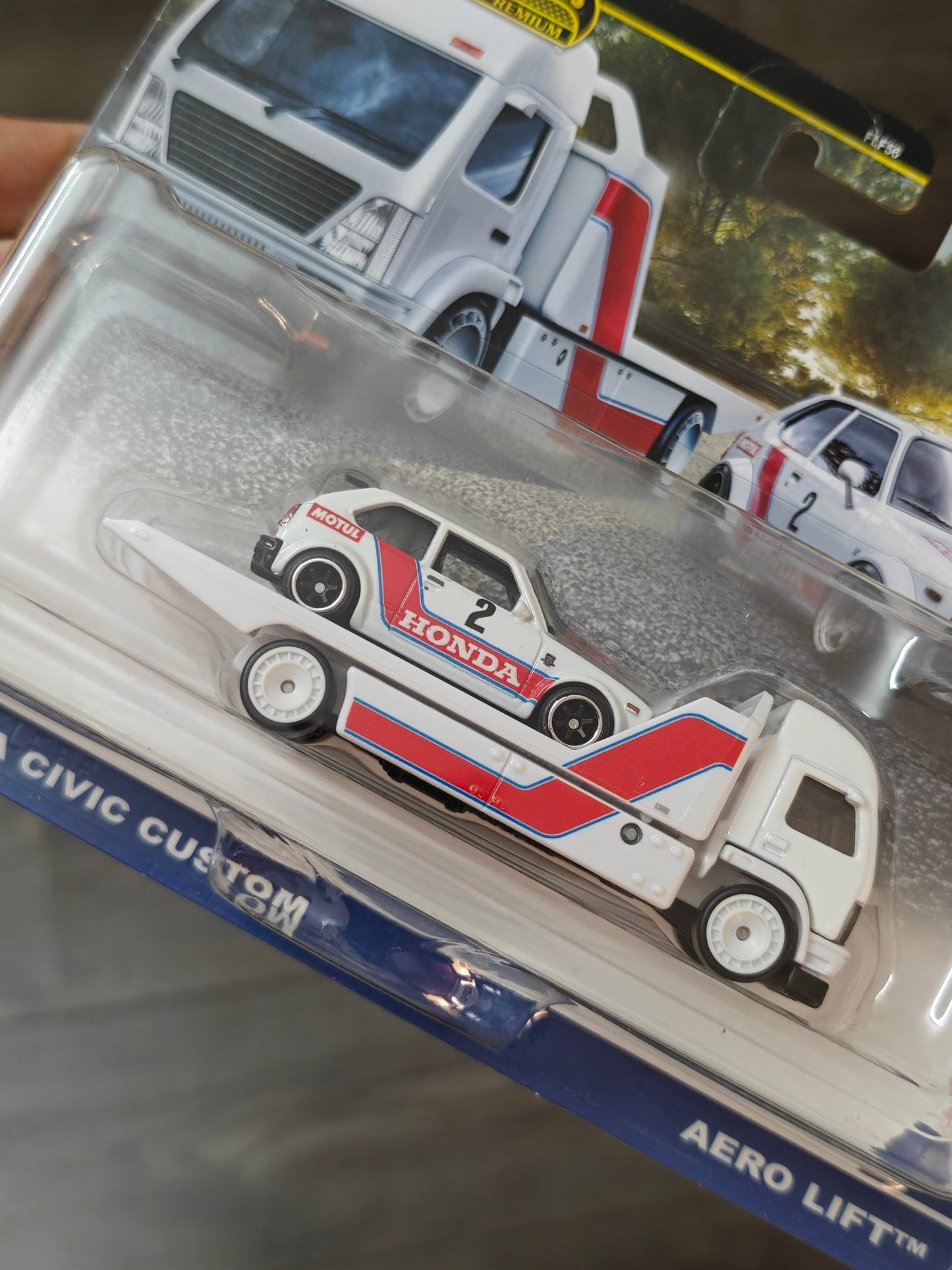 Hot Wheels Team Transport Aero Lift and 1973 Honda Civic Custom (Imported) - Kinder Logs