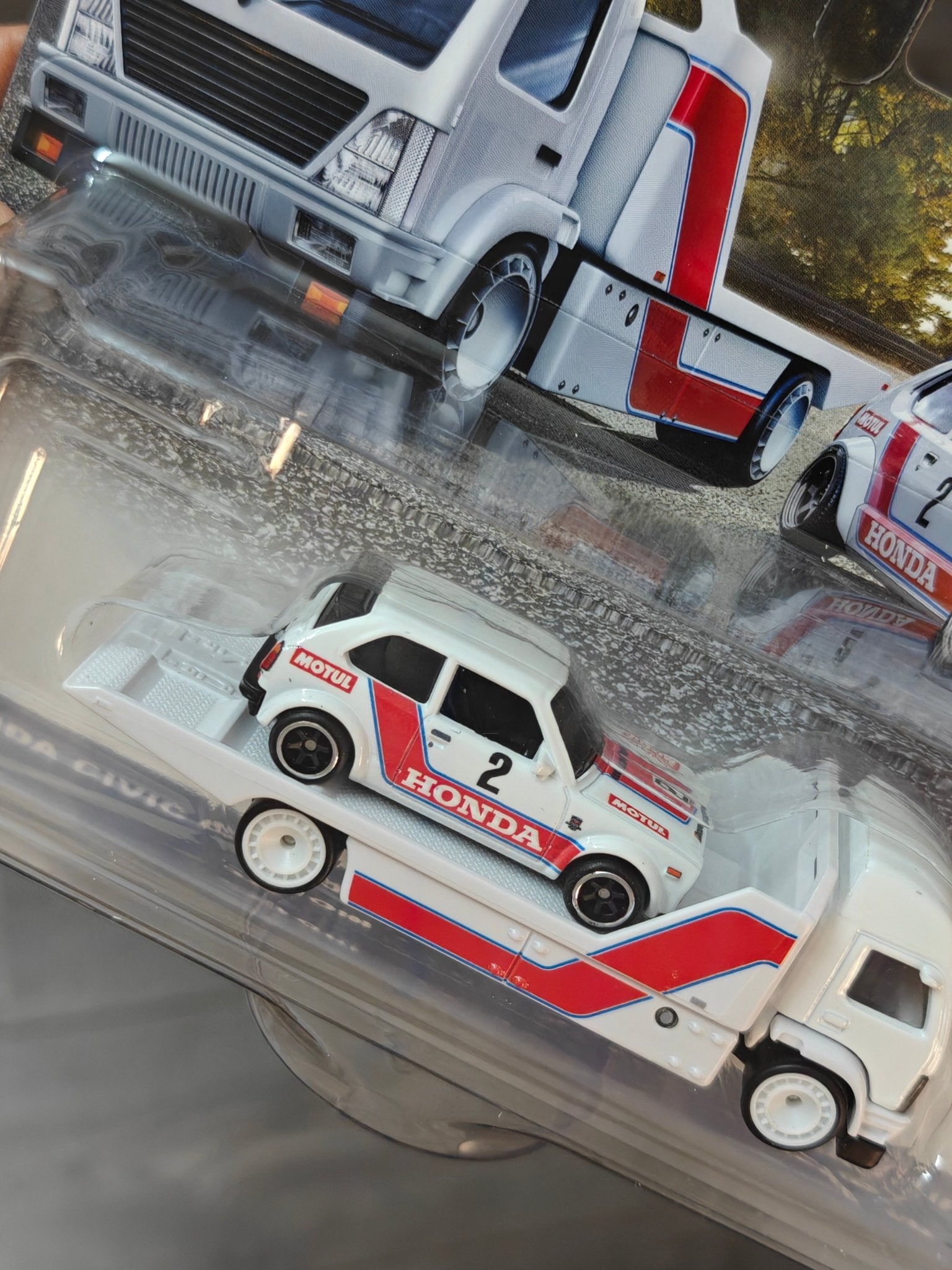 Hot Wheels Team Transport Aero Lift and 1973 Honda Civic Custom (Imported) - Kinder Logs