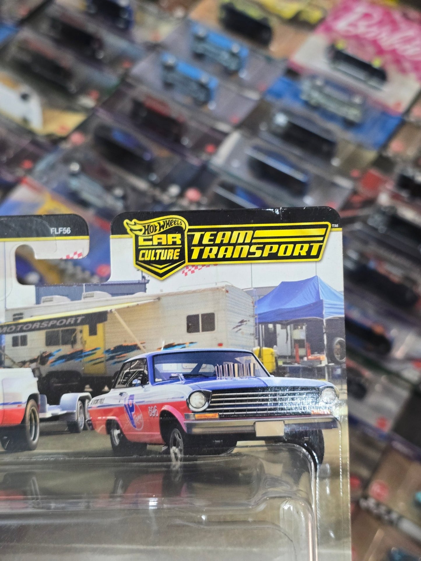 Hot Wheels Team Transport Chevrolet 1963 Nova With 1988 Silverado 3500 - Kinder Logs