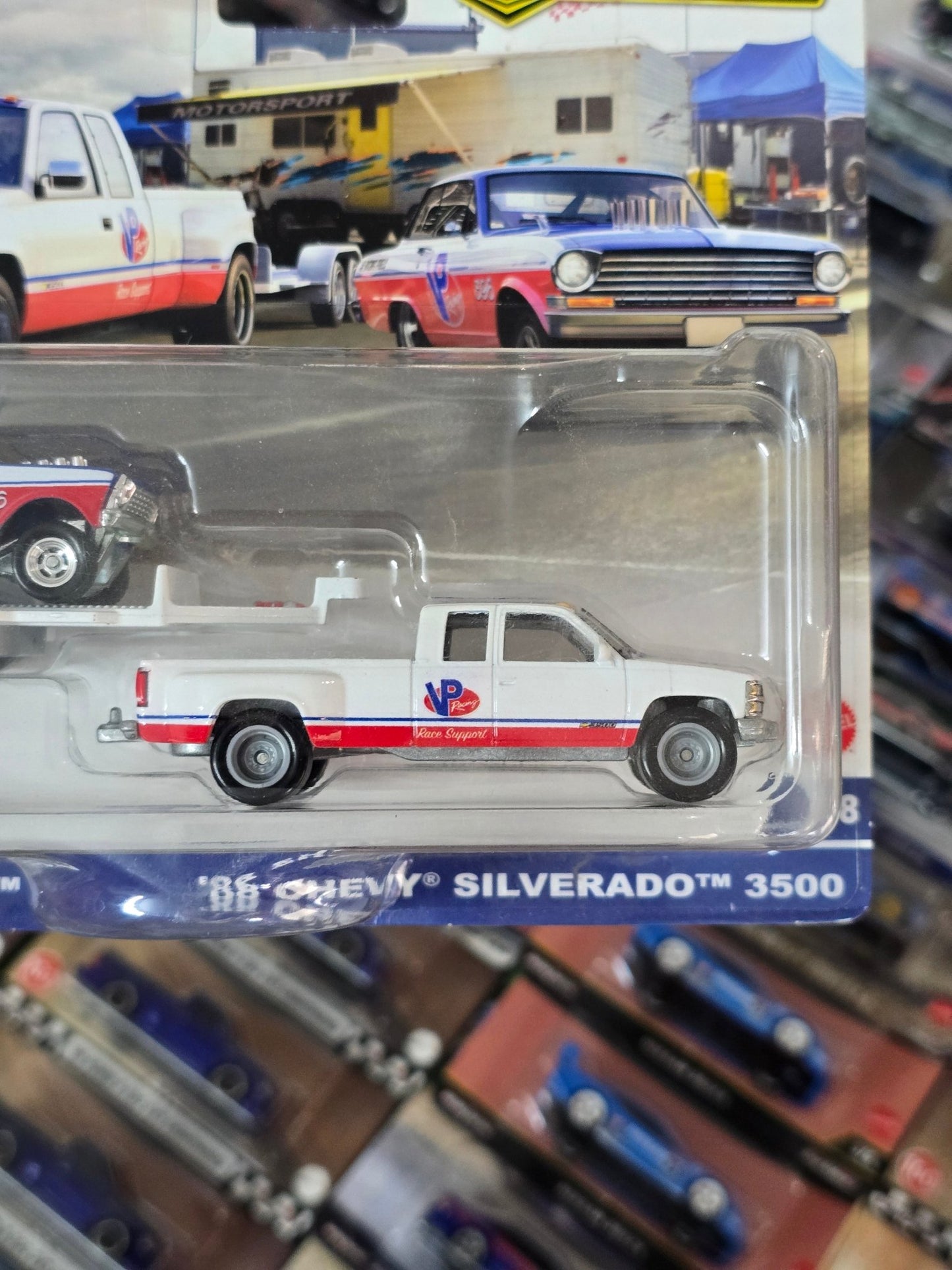 Hot Wheels Team Transport Chevrolet 1963 Nova With 1988 Silverado 3500 - Kinder Logs
