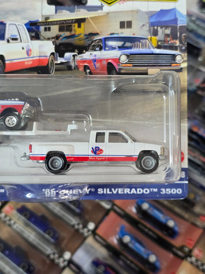 Hot Wheels Team Transport Chevrolet 1963 Nova With 1988 Silverado 3500 - Kinder Logs
