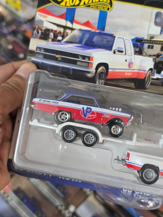 Hot Wheels Team Transport Chevrolet 1963 Nova With 1988 Silverado 3500 - Kinder Logs