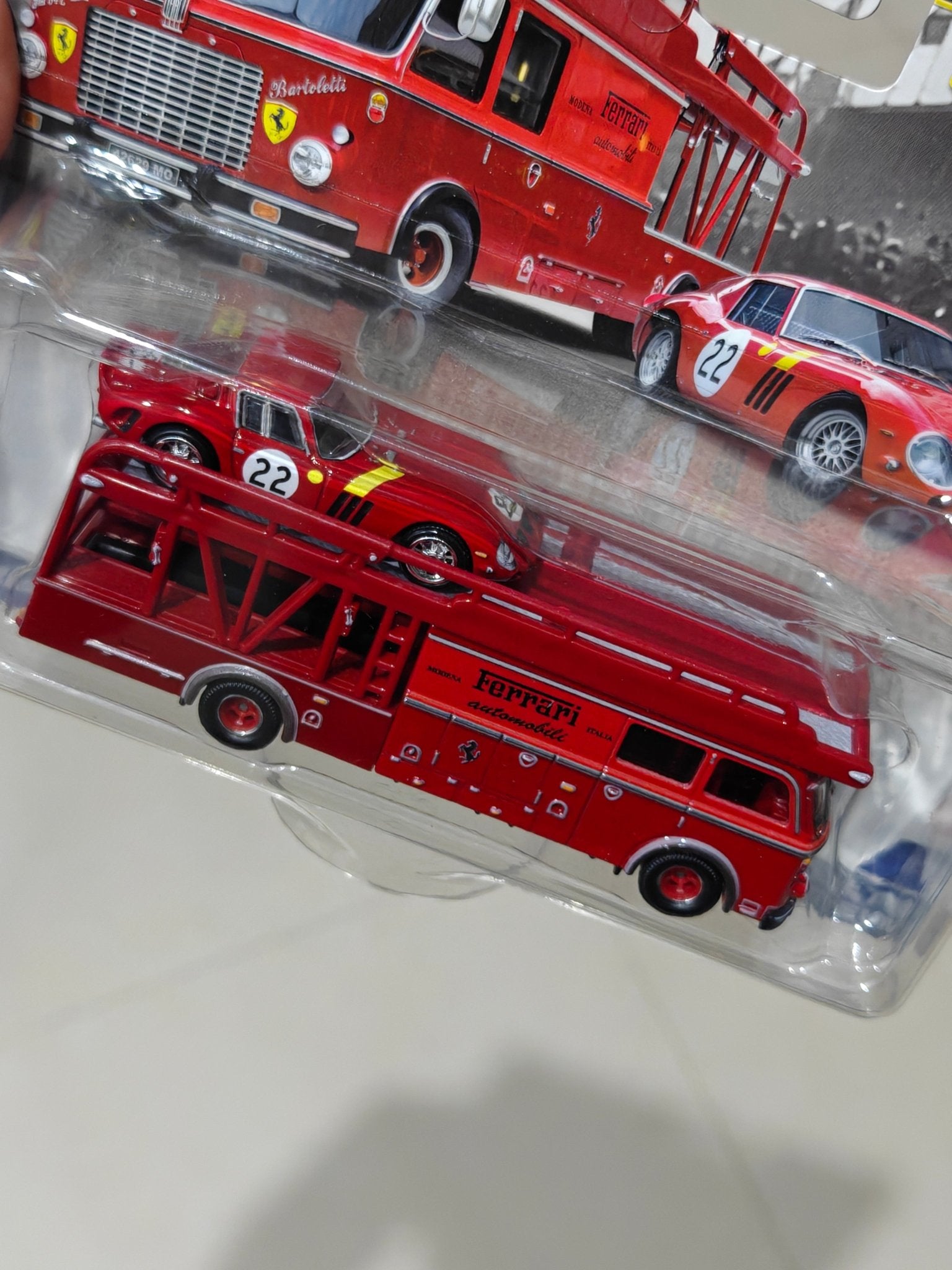 Hot Wheels Team Transport Ferrari 250 GTO & Fiat 642 RN2 Bartoletti - Kinder Logs