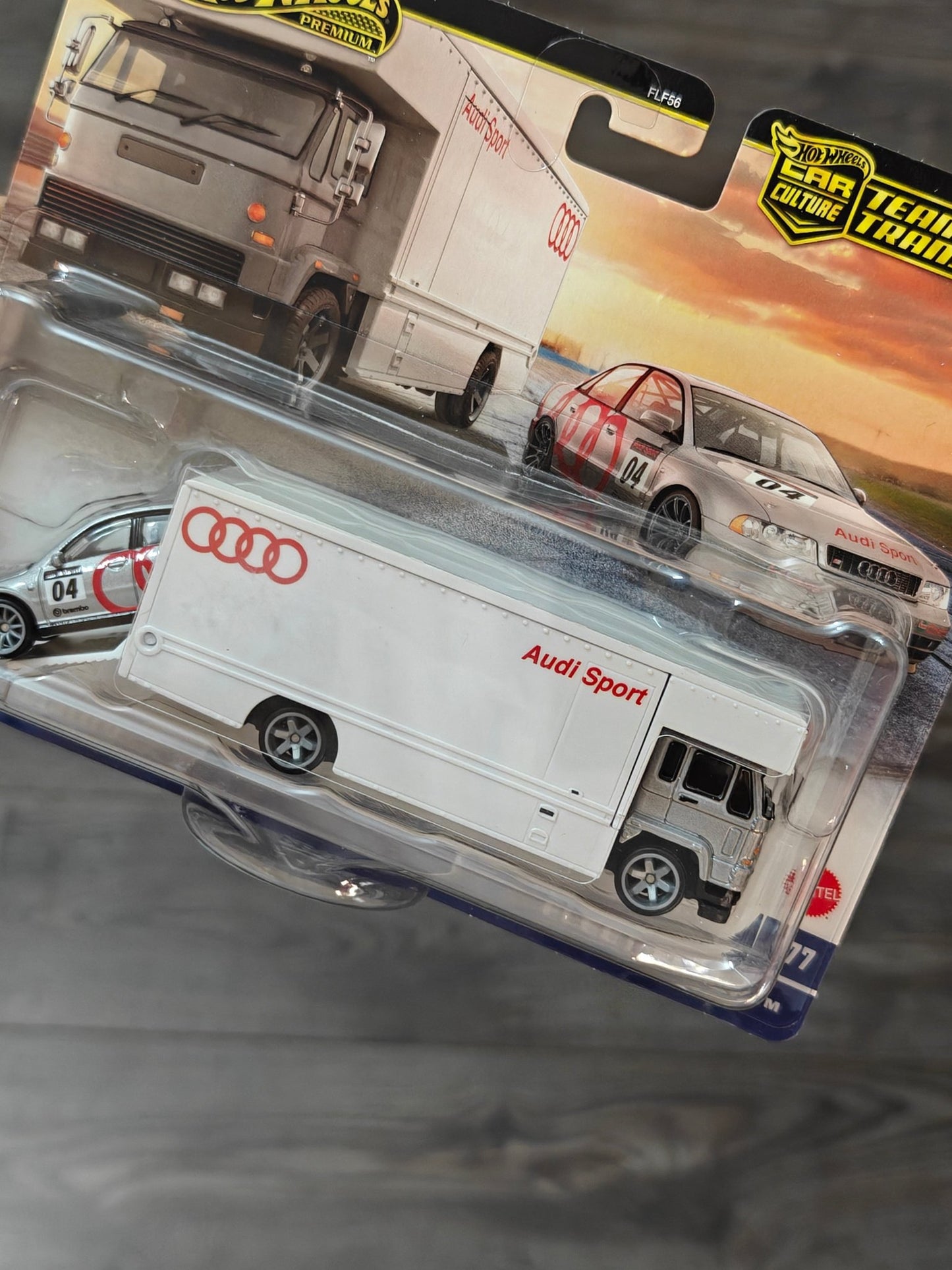 Hot Wheels Team Transport Fleet Flyer and Audi S4 Quattro (Imported) - Kinder Logs