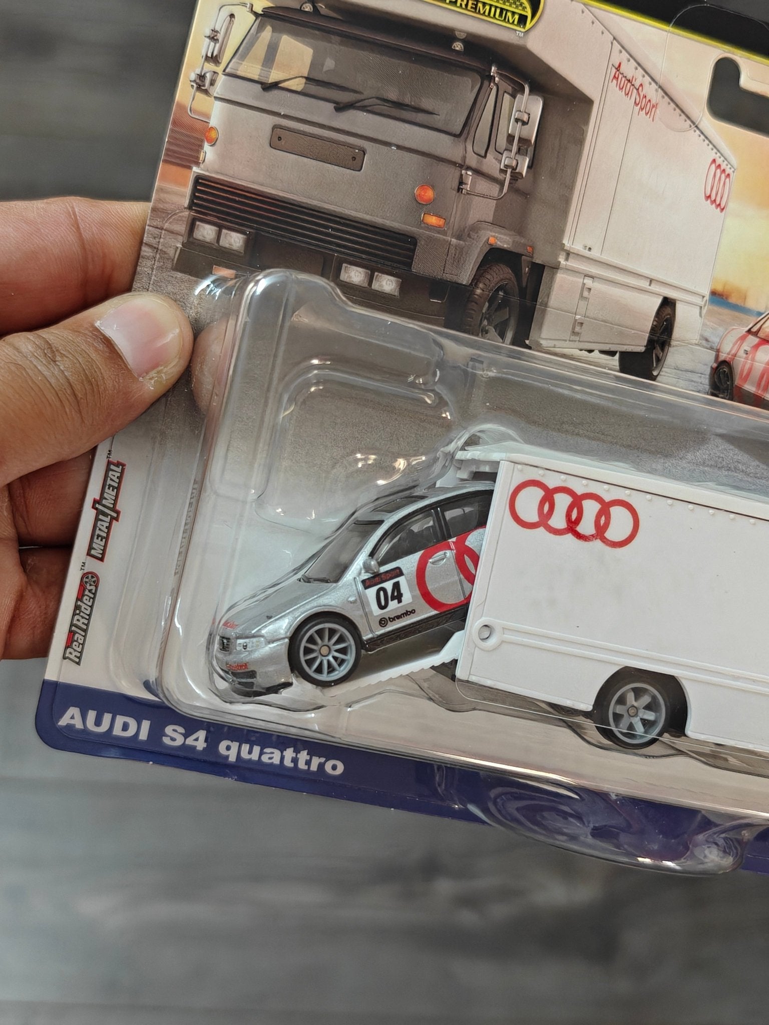 Hot Wheels Team Transport Fleet Flyer and Audi S4 Quattro (Imported) - Kinder Logs