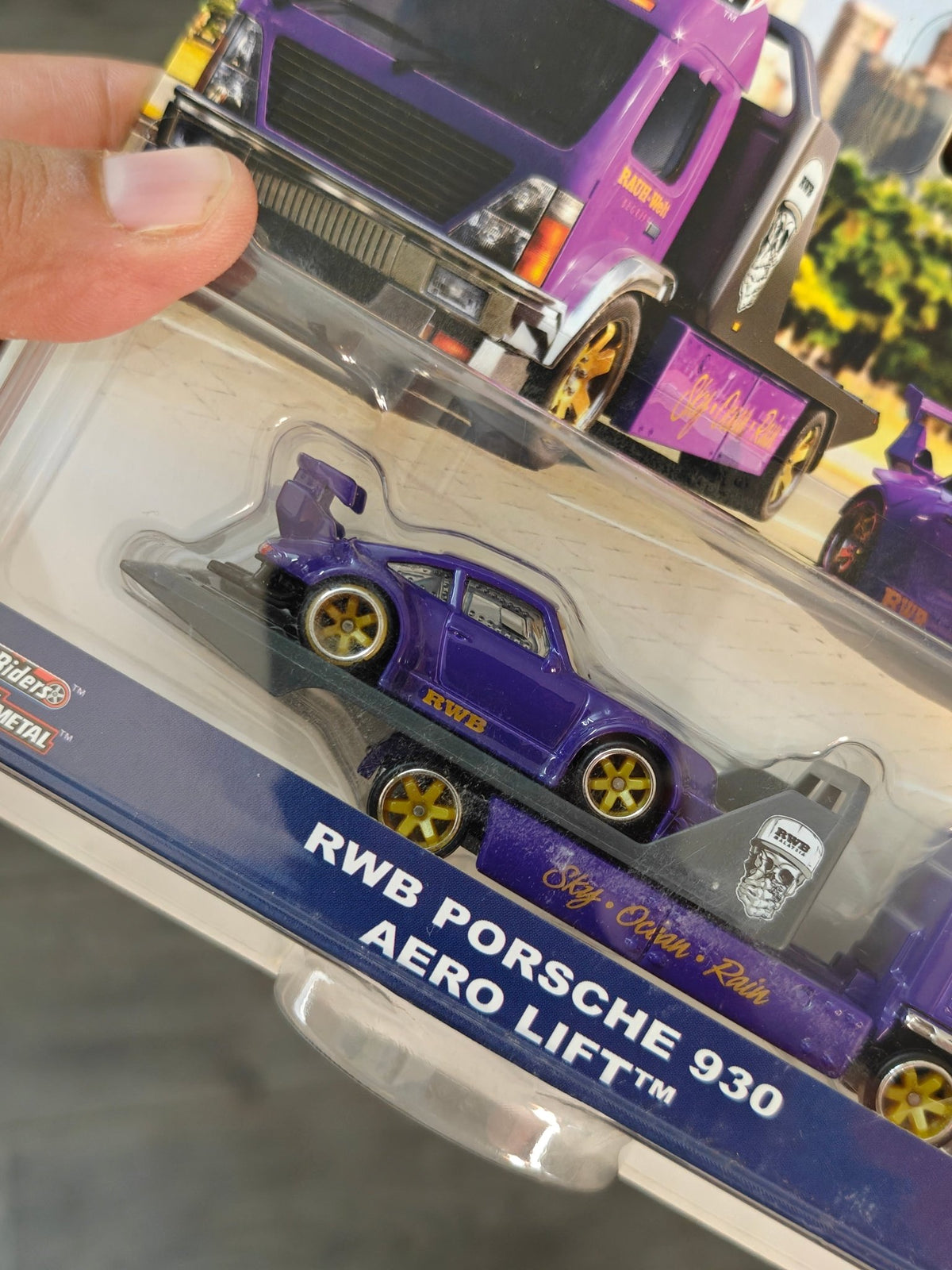 Hot Wheels Team Transport RWB Porsche 930 Aero Lift 17 (2020 Indian Card) - Kinder Logs