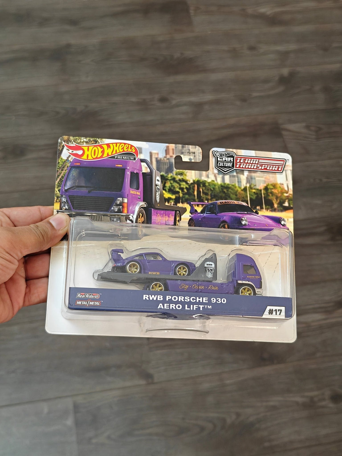 Hot Wheels Team Transport RWB Porsche 930 Aero Lift 17 (2020 Indian Card) - Kinder Logs
