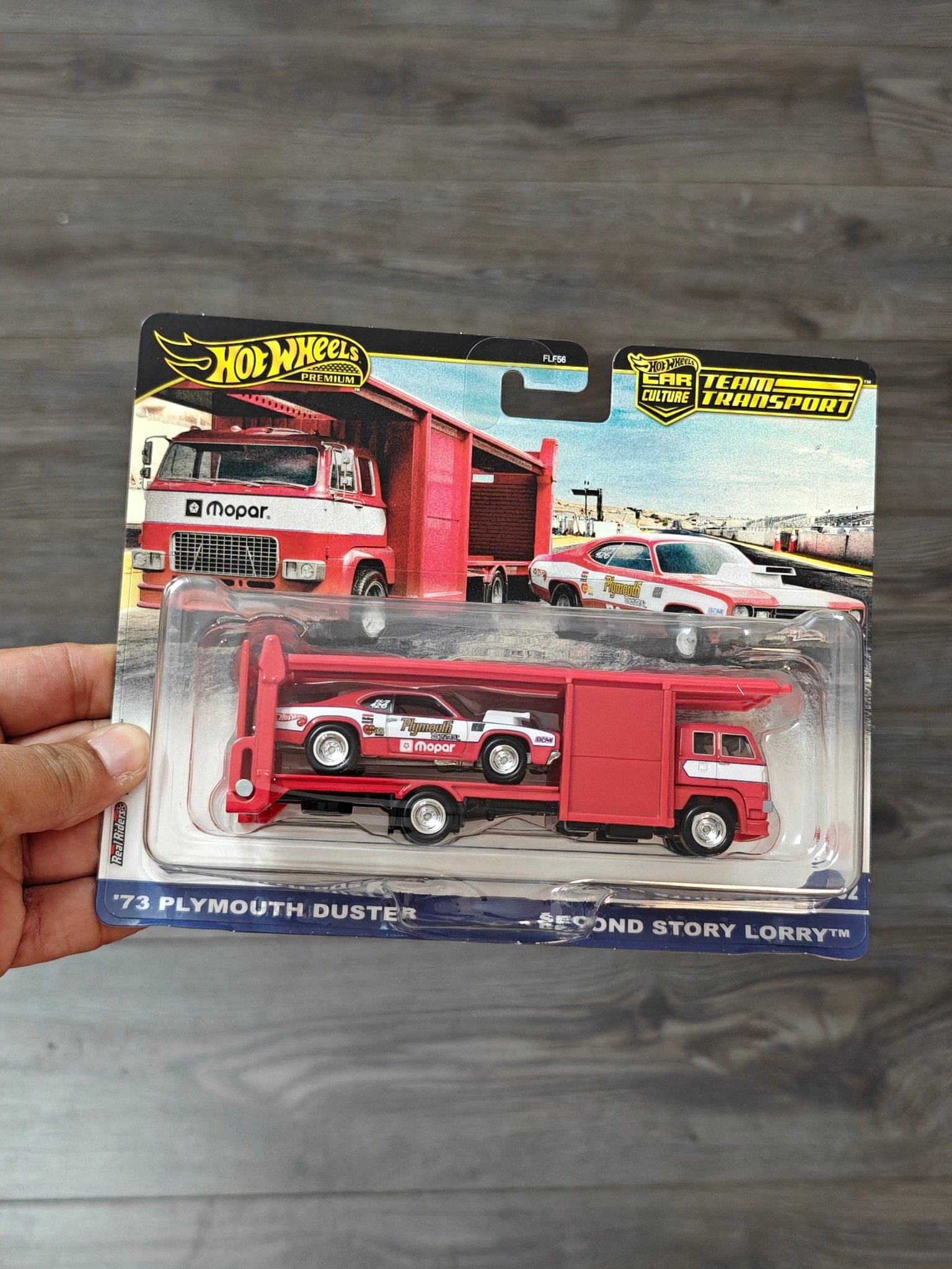 Hot Wheels Team Transport Second Story Lorry and 1973 Plymouth Duster (Imported) - Kinder Logs