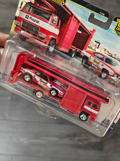 Hot Wheels Team Transport Second Story Lorry and 1973 Plymouth Duster (Imported) - Kinder Logs