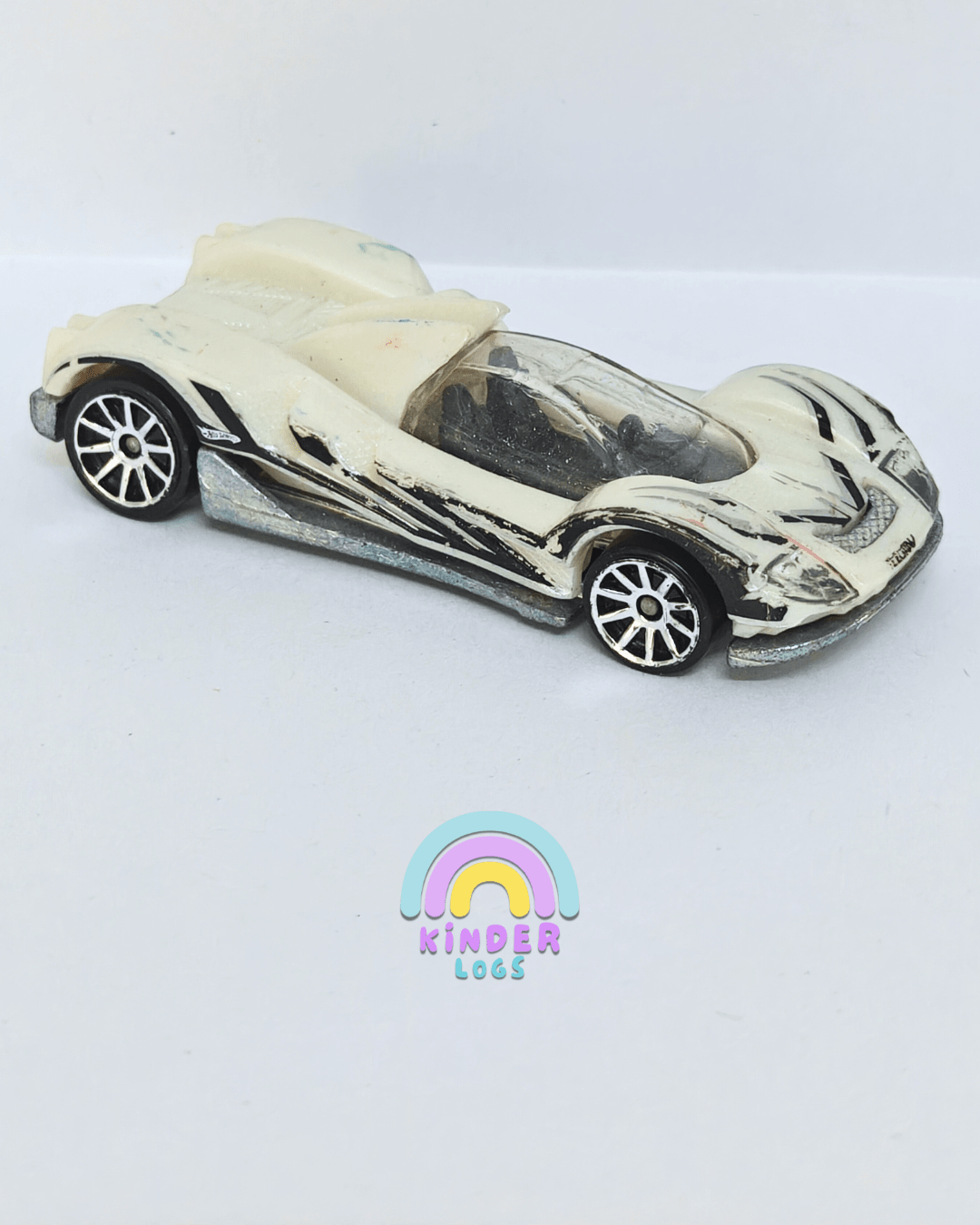 Hot Wheels Teegray - White (Pre - Owned Car) - Kinder Logs