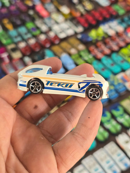 Hot Wheels TEKU Deora II - White (Uncarded - New) - Kinder Logs