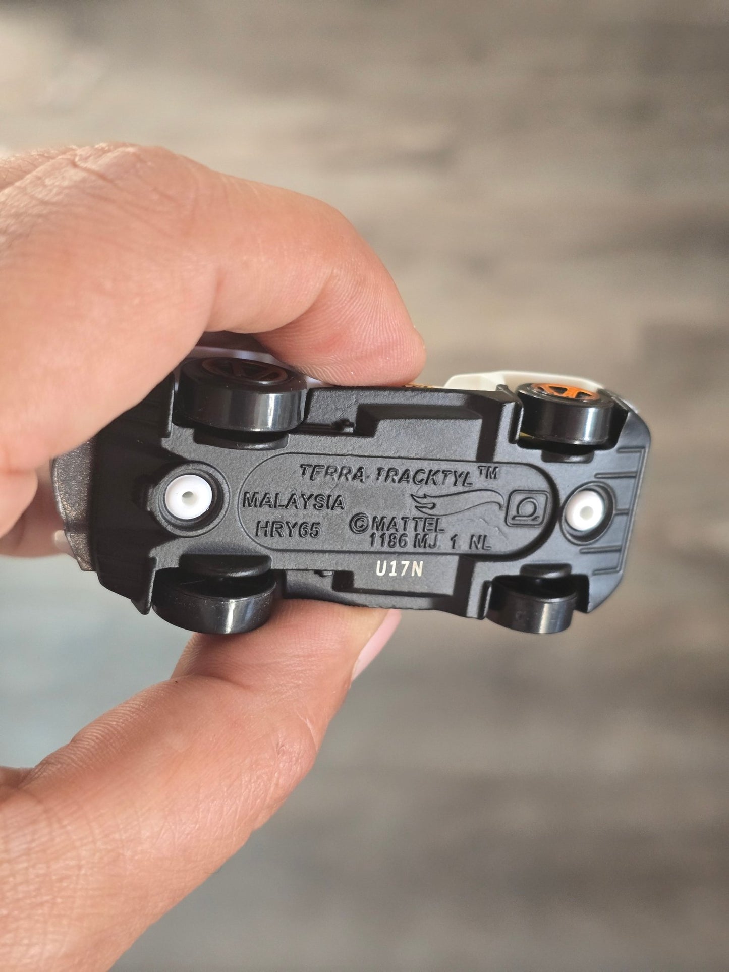 Hot Wheels Terra Tracktyl - White (Uncarded - New) - Kinder Logs