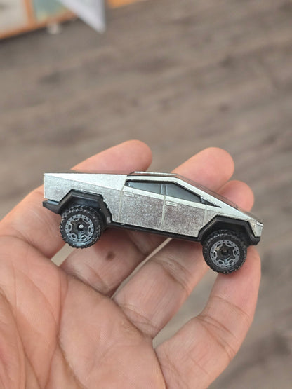 Hot Wheels Tesla Cybertruck (Pre - Owned) - Kinder Logs