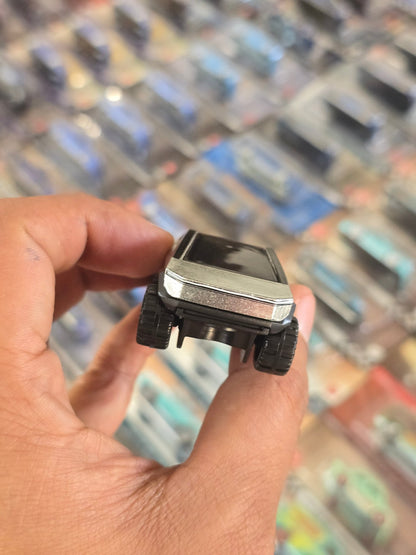 Hot Wheels Tesla Cybertruck (Uncarded) - Kinder Logs
