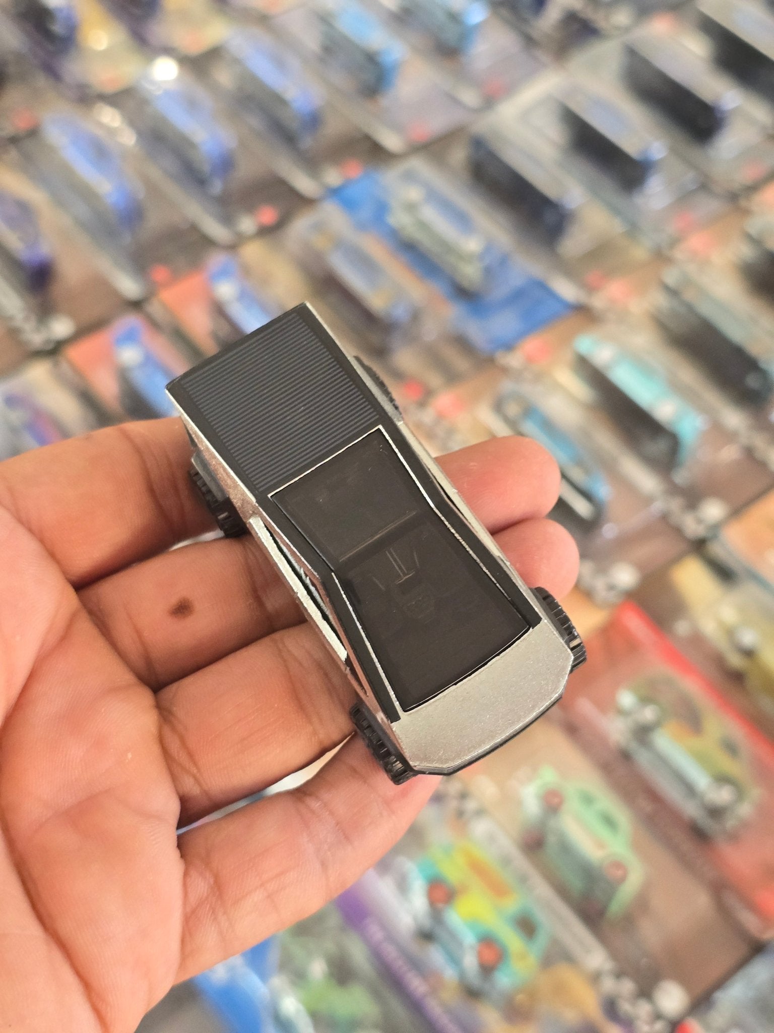 Hot Wheels Tesla Cybertruck (Uncarded) - Kinder Logs