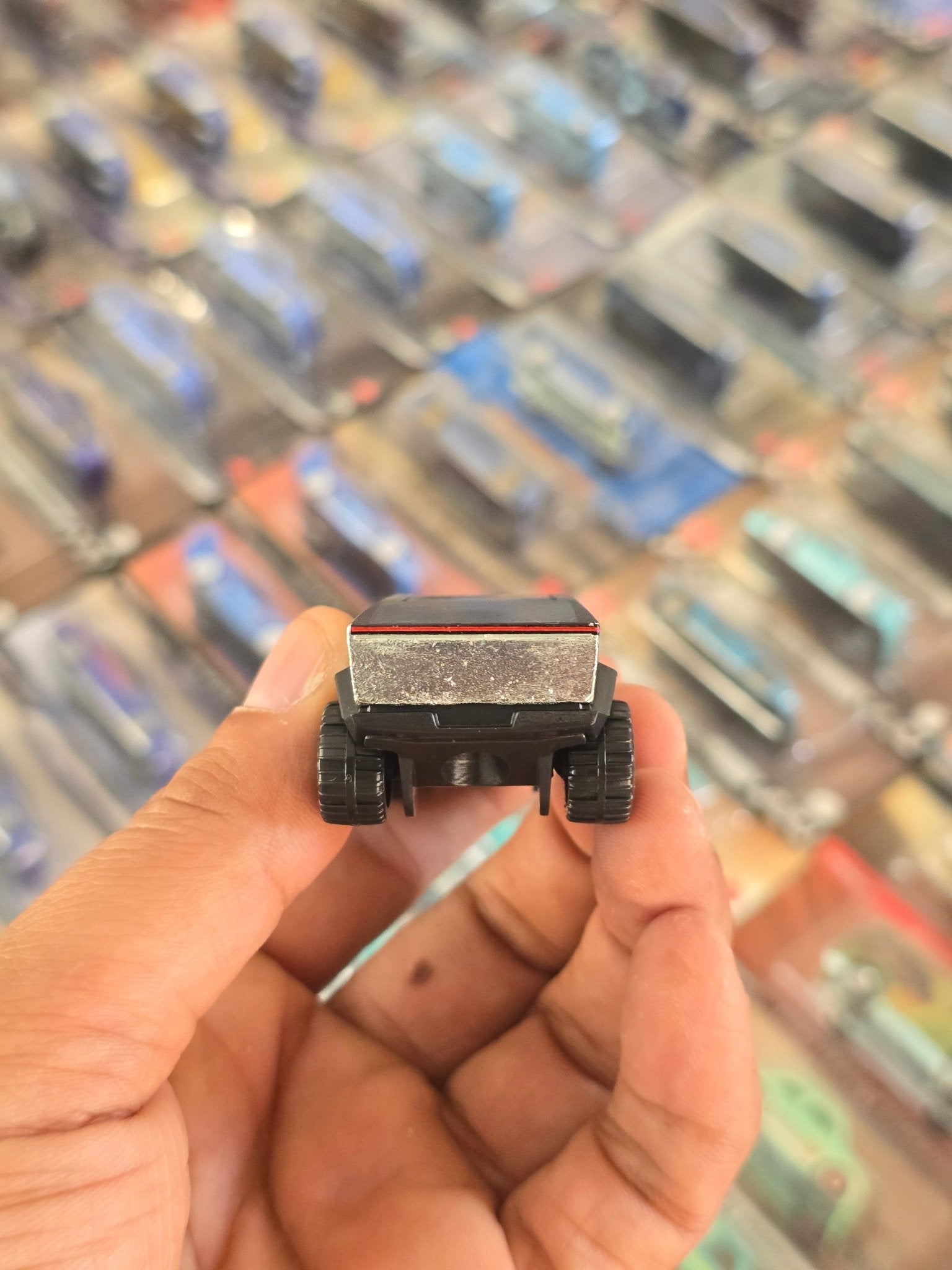 Hot Wheels Tesla Cybertruck (Uncarded) - Kinder Logs