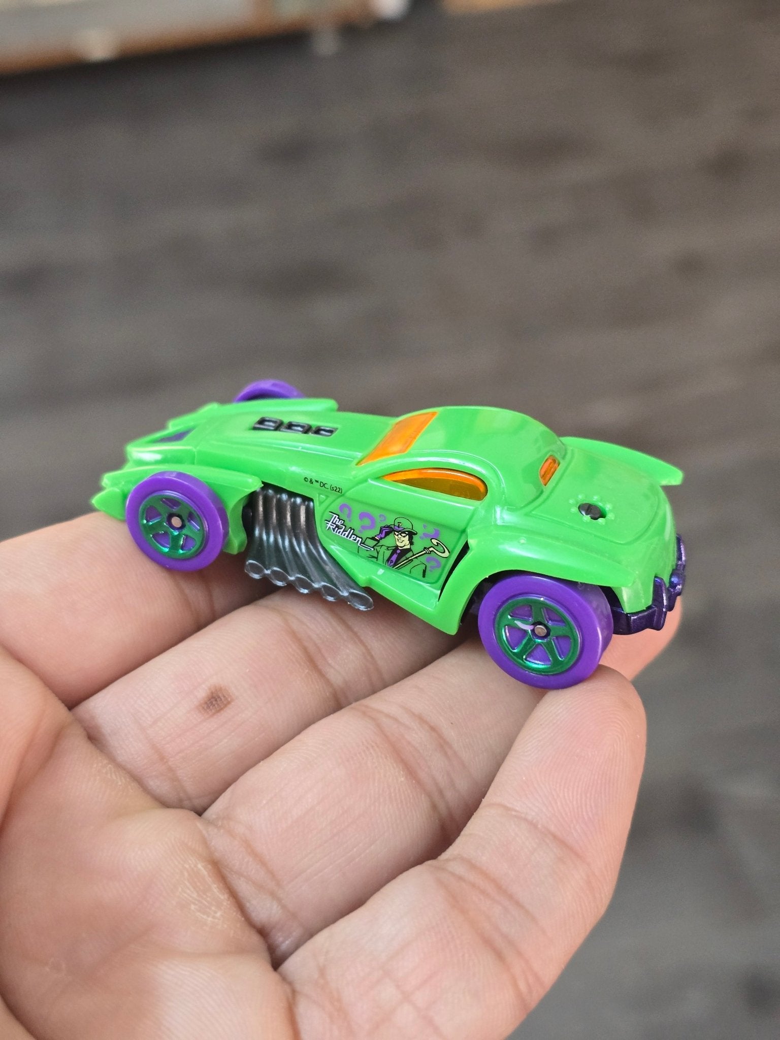 Hot Wheels The Batman Burl - Esque 'The Riddler' (Uncarded - New) - Kinder Logs