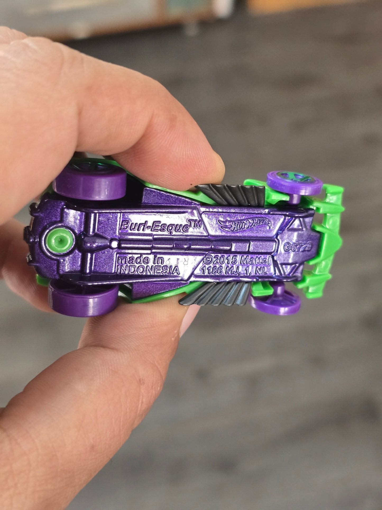 Hot Wheels The Batman Burl - Esque 'The Riddler' (Uncarded - New) - Kinder Logs