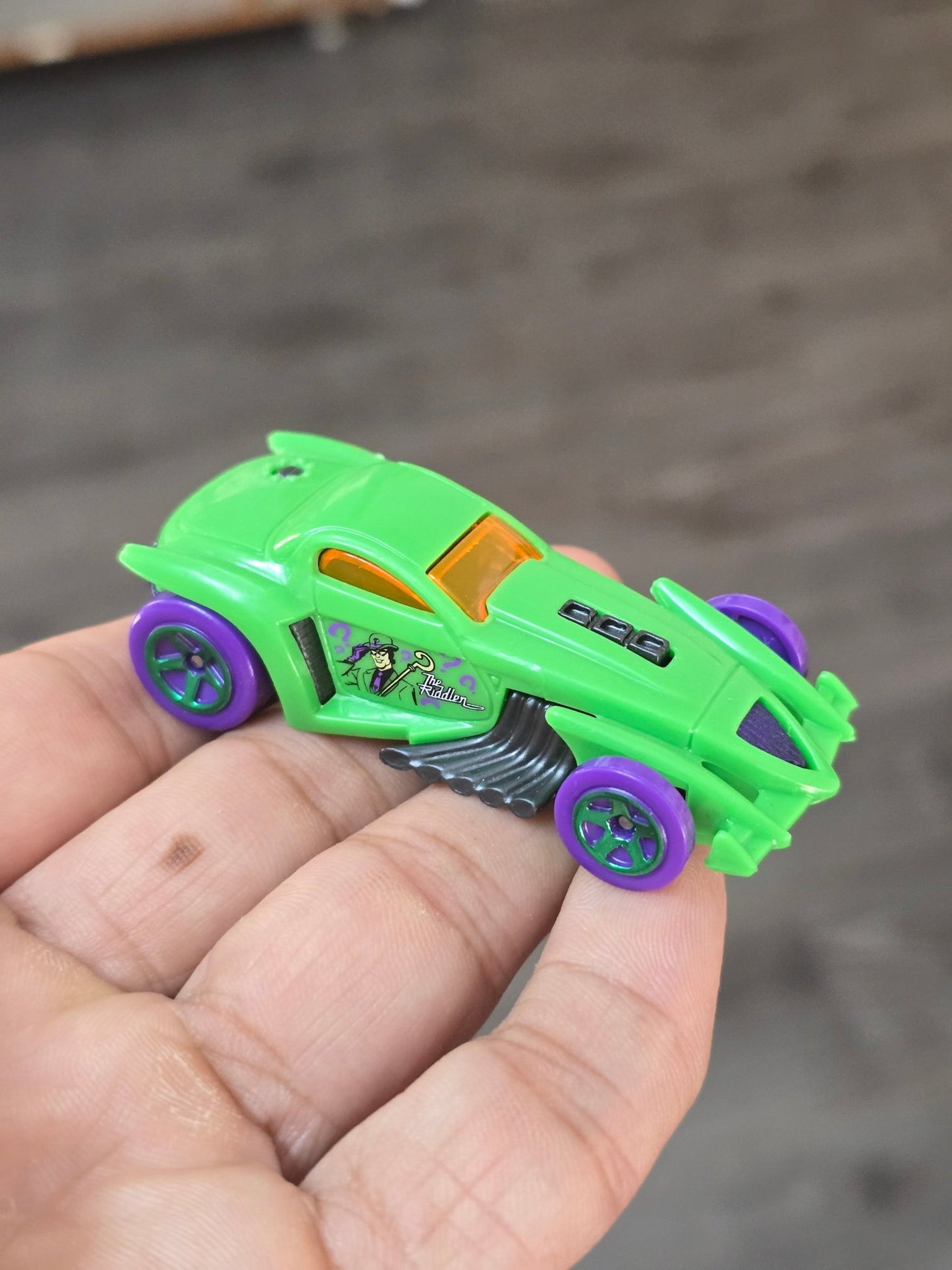 Hot Wheels The Batman Burl - Esque 'The Riddler' (Uncarded - New) - Kinder Logs